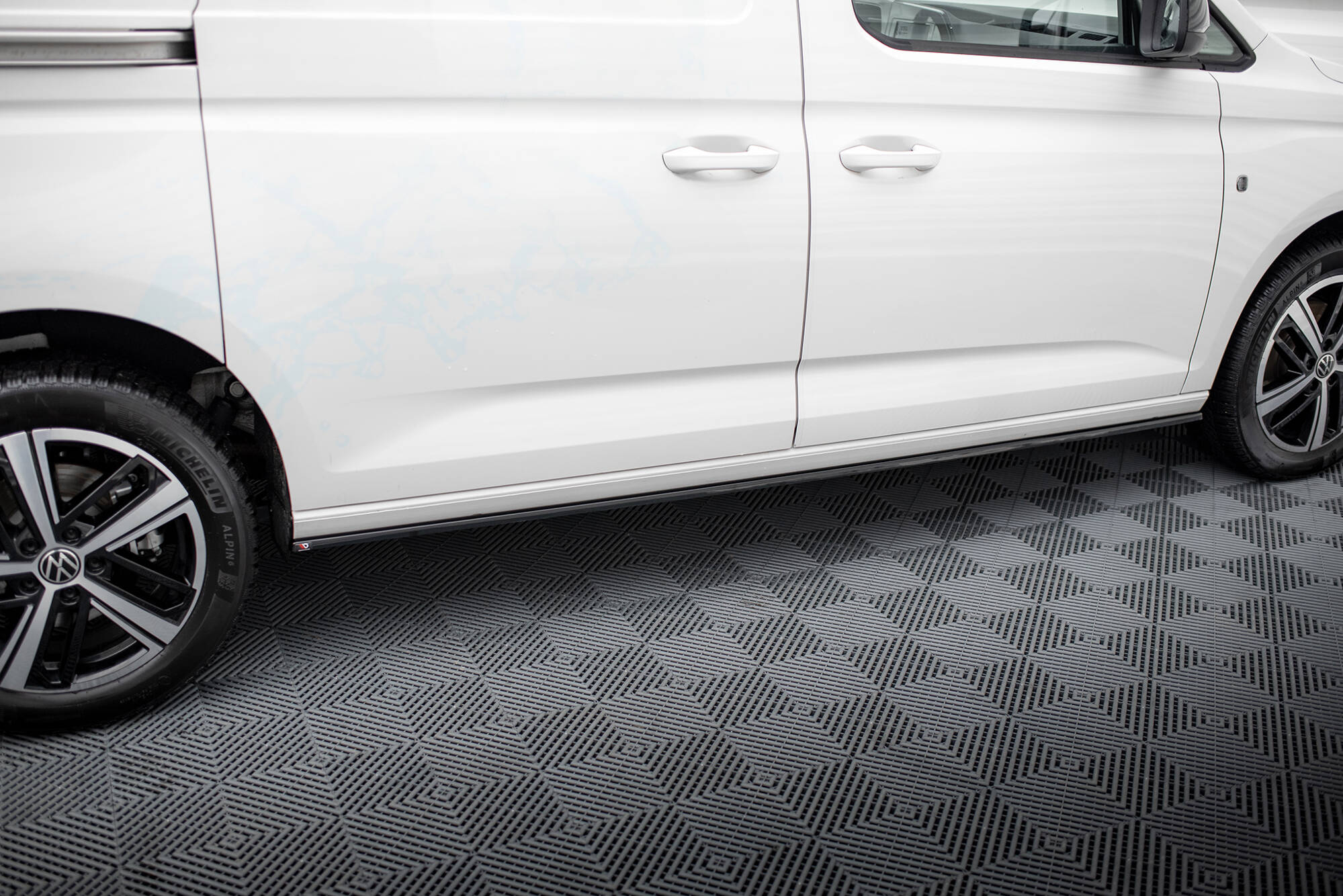 Side Skirts Diffusers Volkswagen Caddy Maxi Mk5 - 3