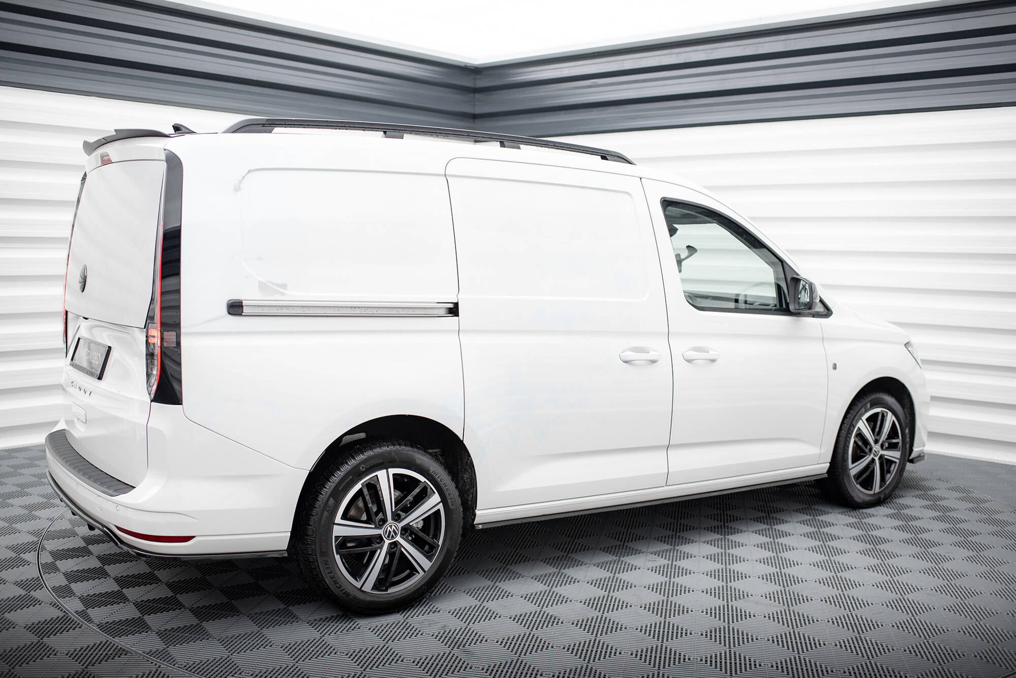 Side Skirts Diffusers Volkswagen Caddy Maxi Mk5 - 2