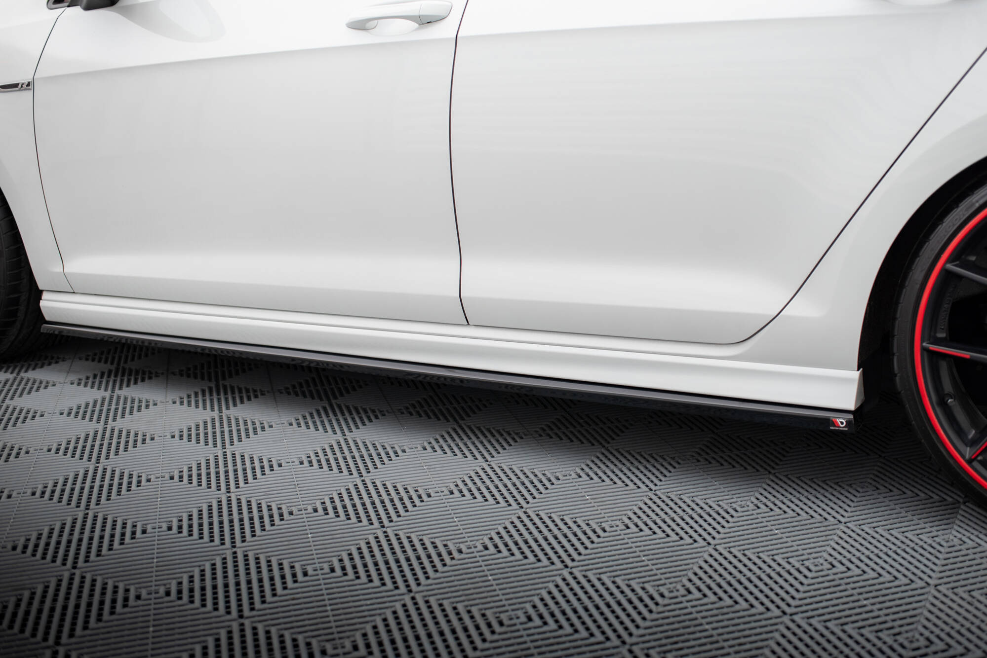 Side Skirts Diffusers V.3 Volkswagen Golf R / R-Line Mk7 - 4