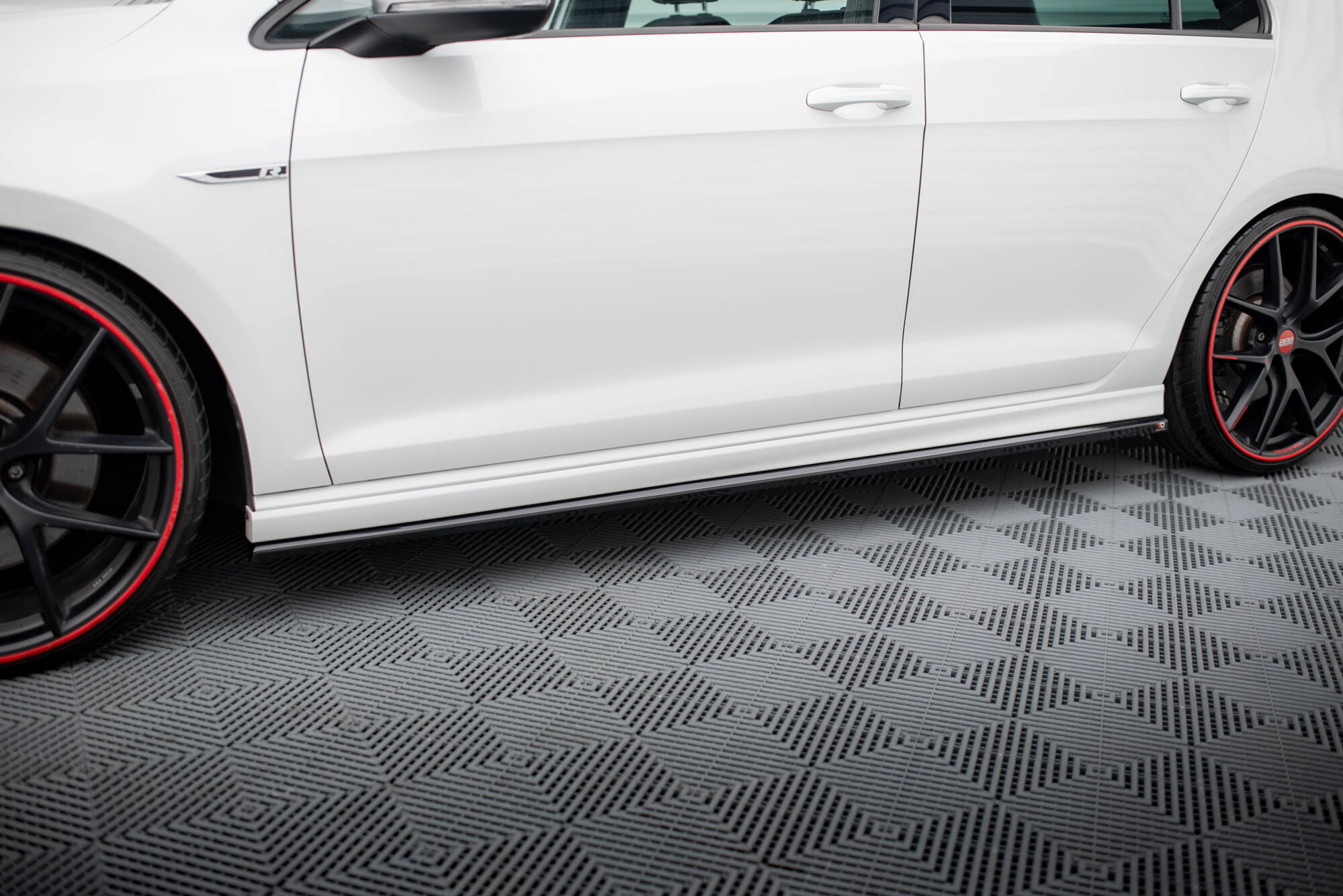 Side Skirts Diffusers V.3 Volkswagen Golf R / R-Line Mk7 - 3