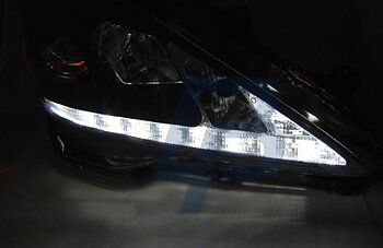 STRÅLKASTARE LEXUS IS 06-13 DRL KROMADE