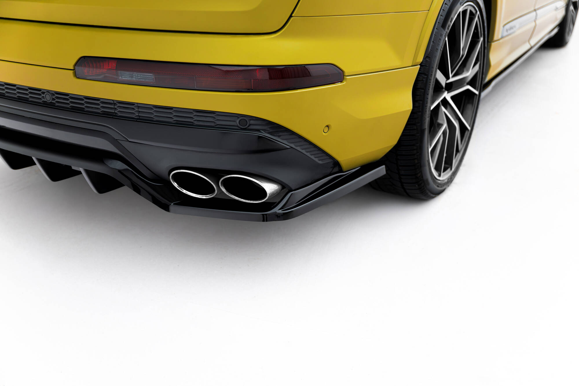 REAR SPLITTER (WITH VERTICAL BARS) SUITABLE FOR AUDI SQ7 MK2 (4M) FACELIFT – MAXTON DESIGN