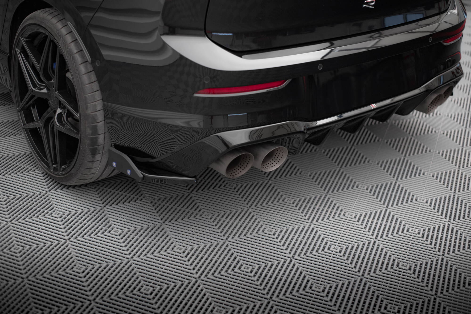 Rear Side Splitters V.5 + Flaps Volkswagen Golf R Mk8 - 3