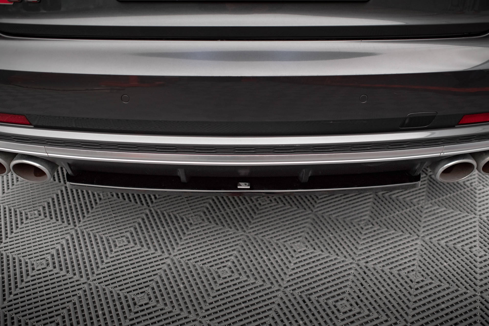Central Rear Splitter Audi S8 D5 - 2