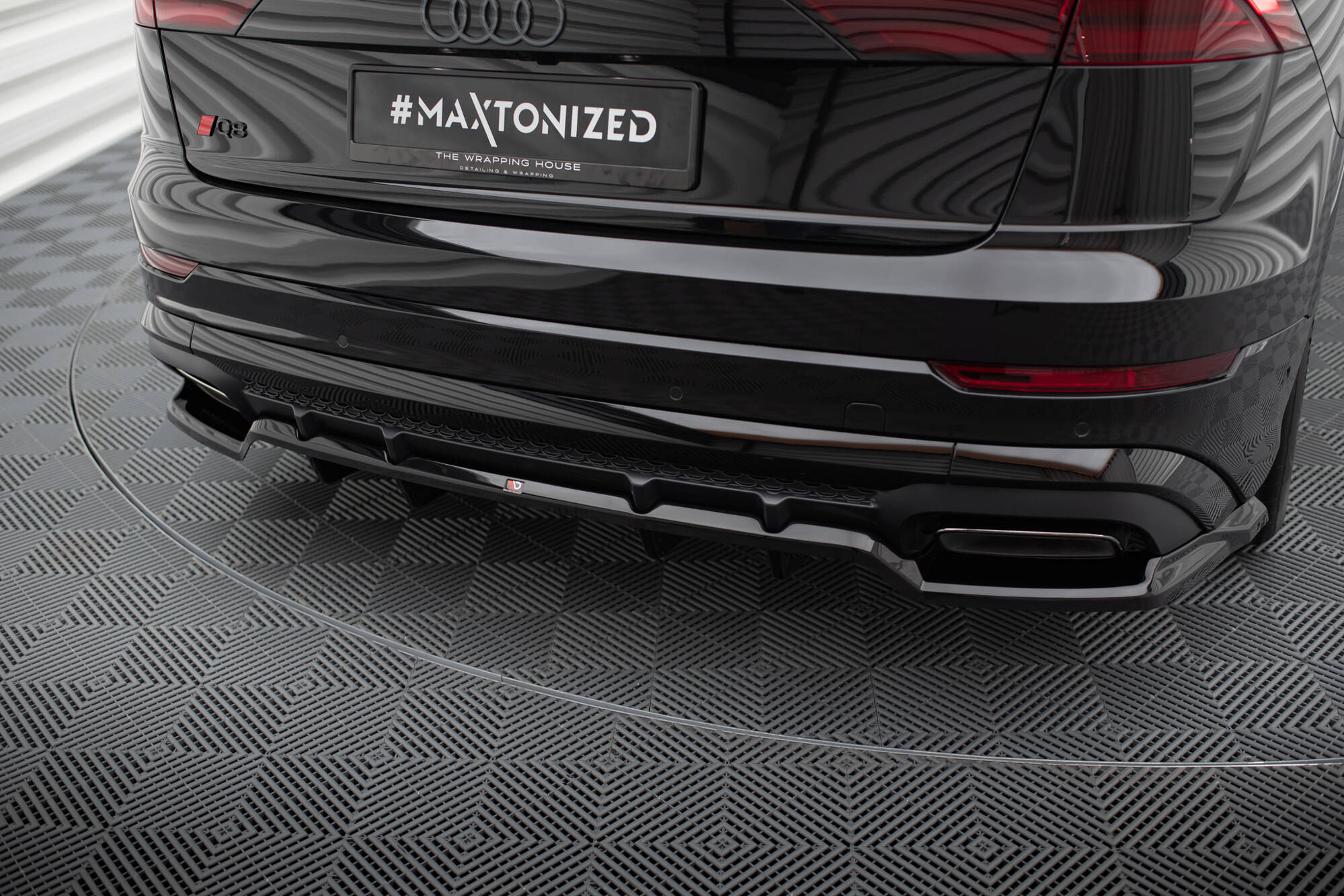 Central Rear Splitter (Vertical Bars) Audi SQ8 / Q8 S-Line Mk1 Facelift - 2
