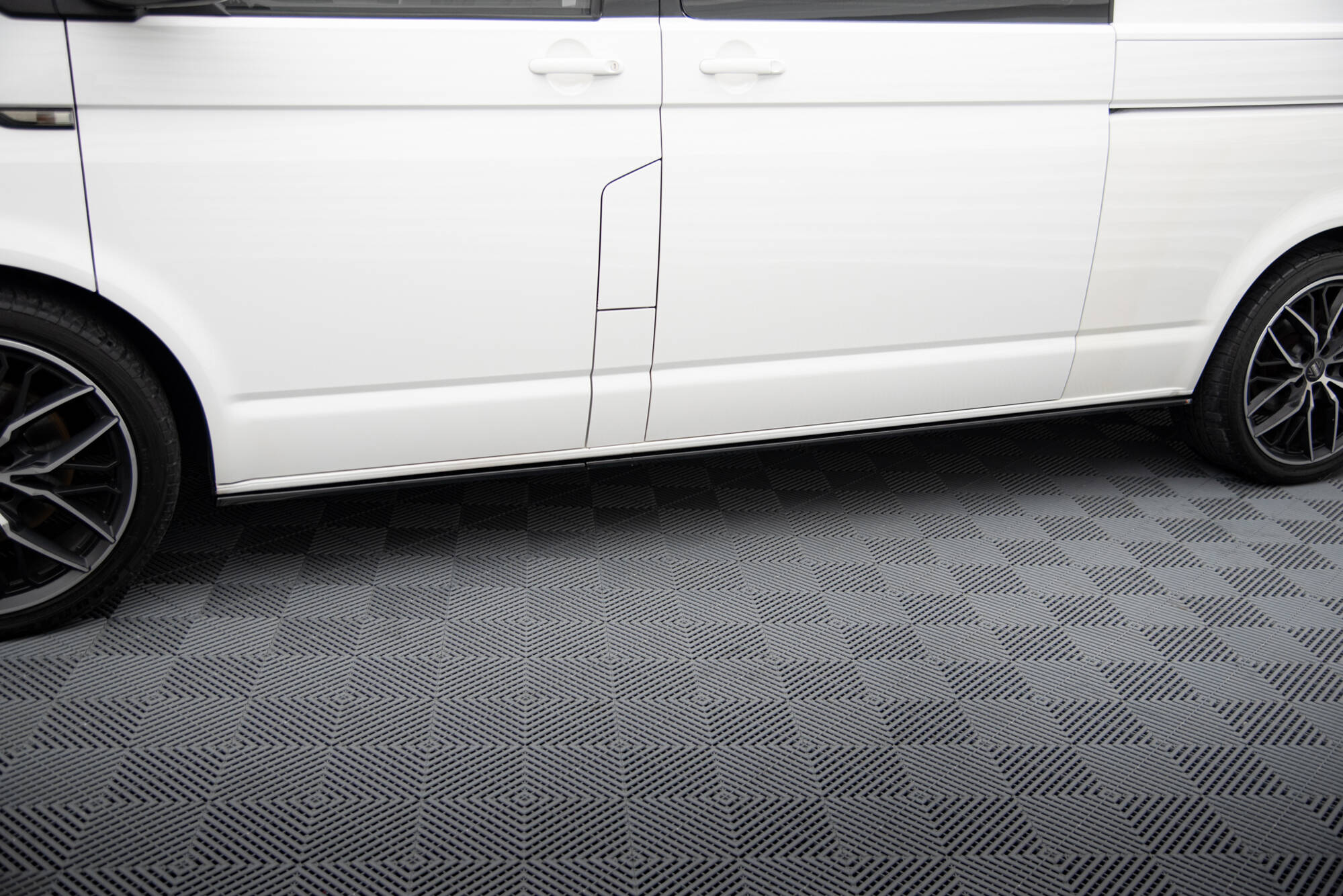 Side Skirts Diffusers Volkswagen T6 Long Facelift - 3
