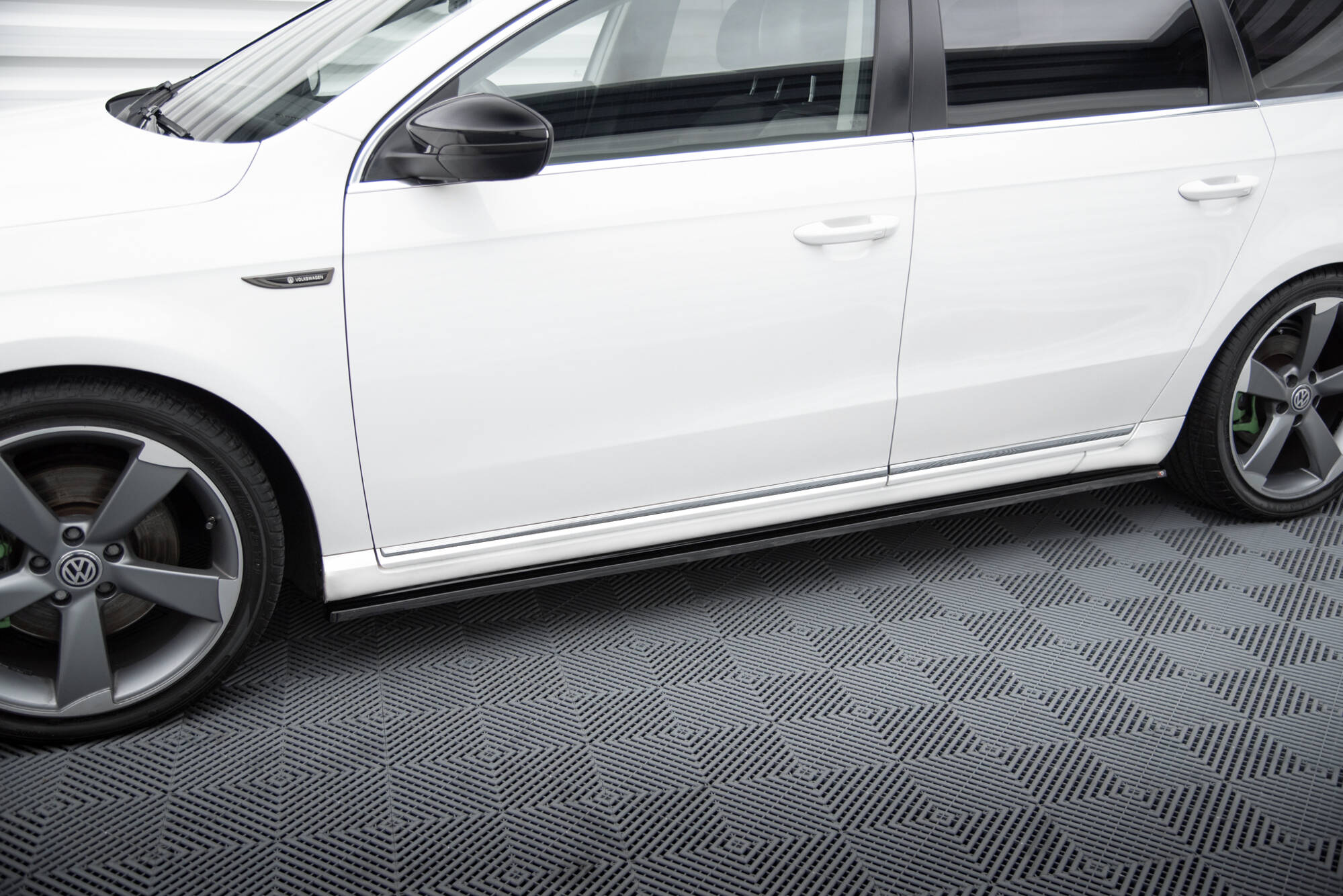 Side Skirts Diffusers Volkswagen Passat B7 - 3