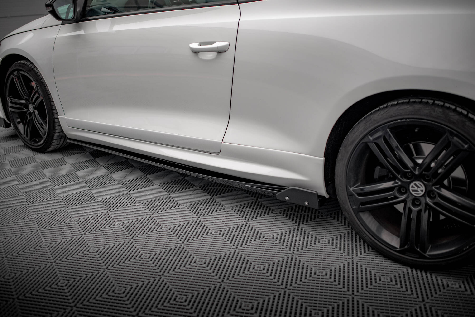 Side Skirts Diffusers V.2 + Flaps Volkswagen Scirocco R Mk3 - 3
