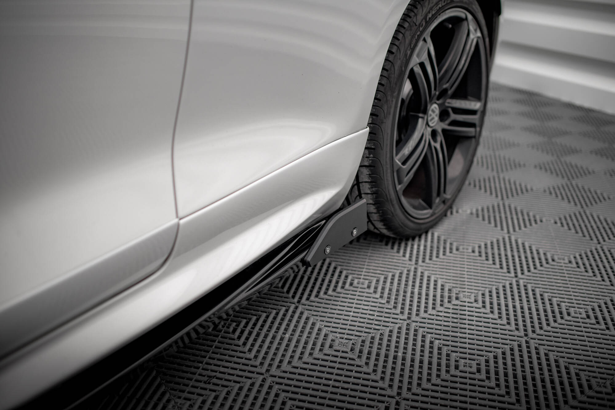 Side Skirts Diffusers V.2 + Flaps Volkswagen Scirocco R Mk3 - 4
