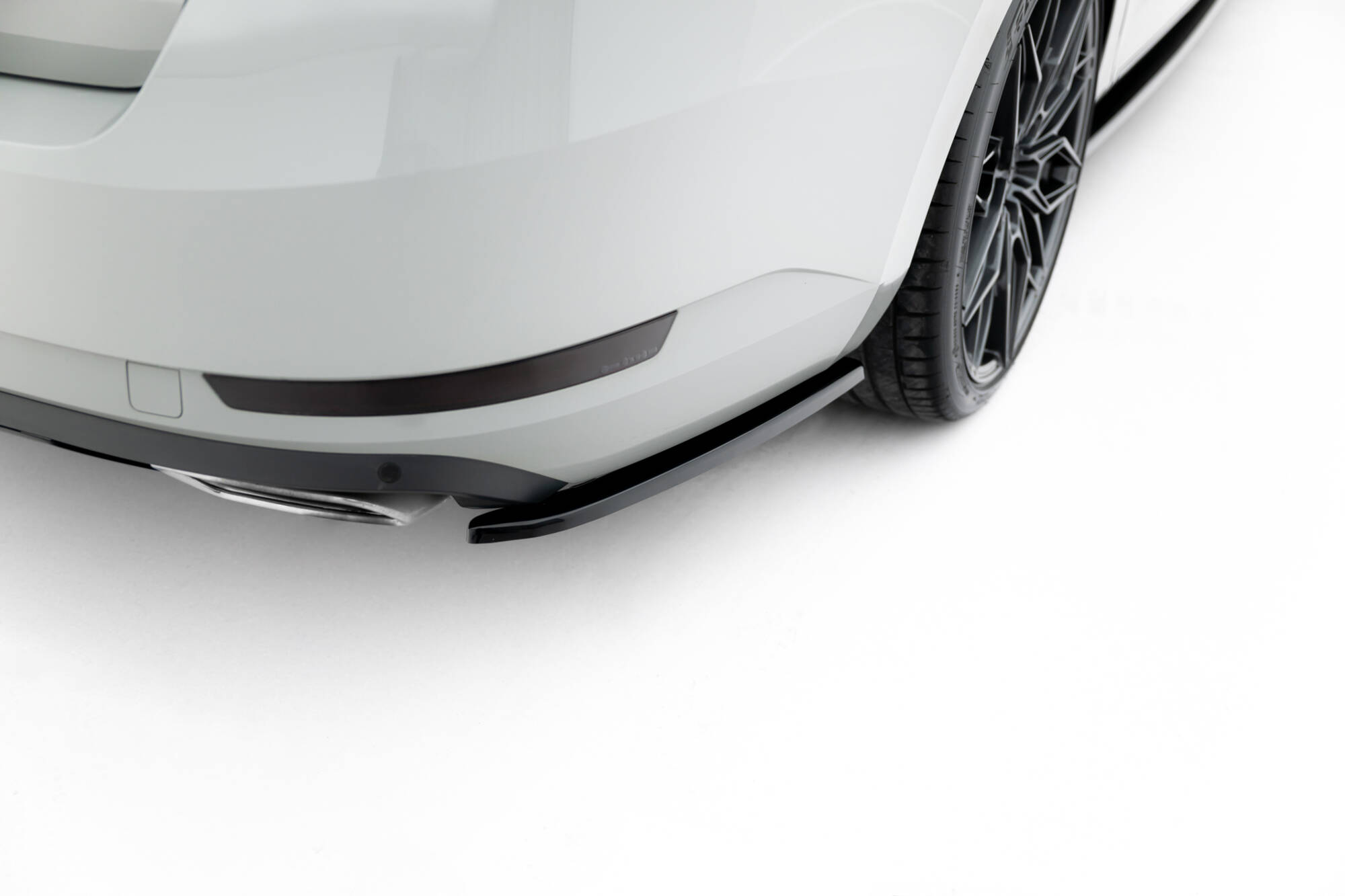 REAR SIDE SPLITTERS V.2 SUITABLE FOR SKODA SUPERB LIFTBACK / COMBI MK3 – MAXTON DESIGN - 2