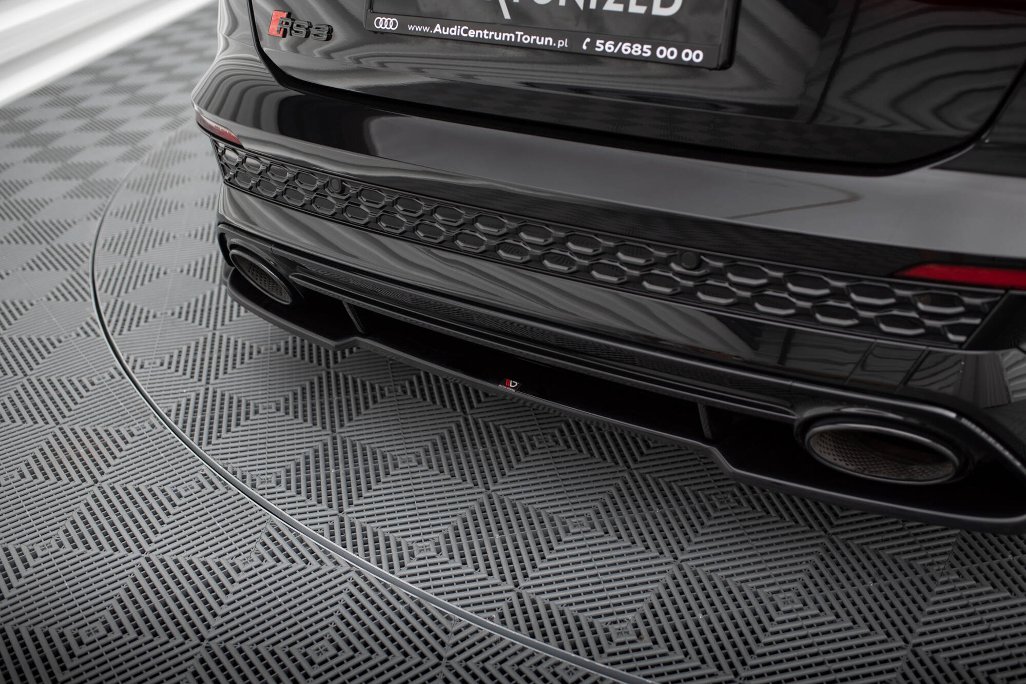 Central Rear Splitter Audi RS3 Sportback 8Y - 3
