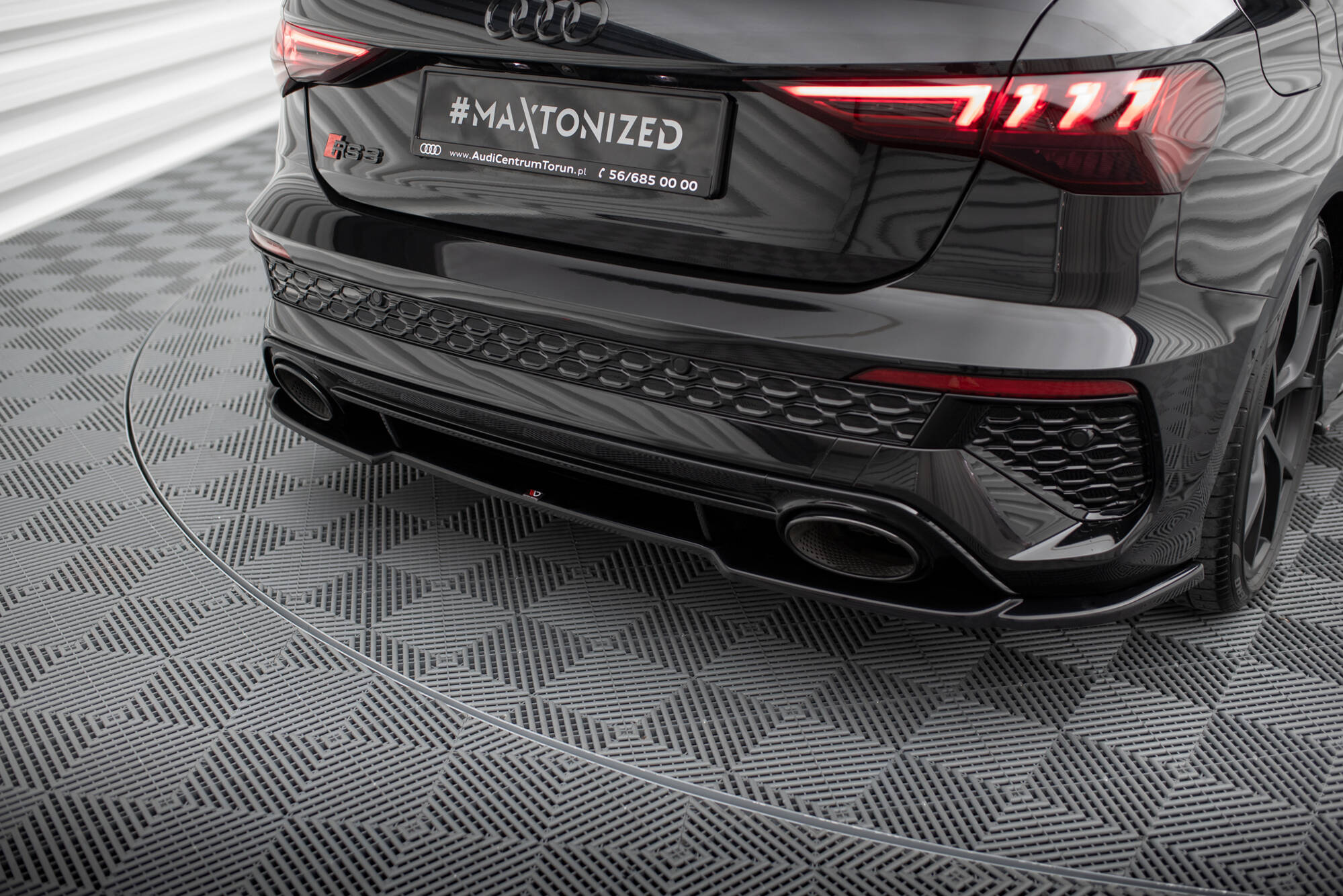 Central Rear Splitter Audi RS3 Sportback 8Y - 4