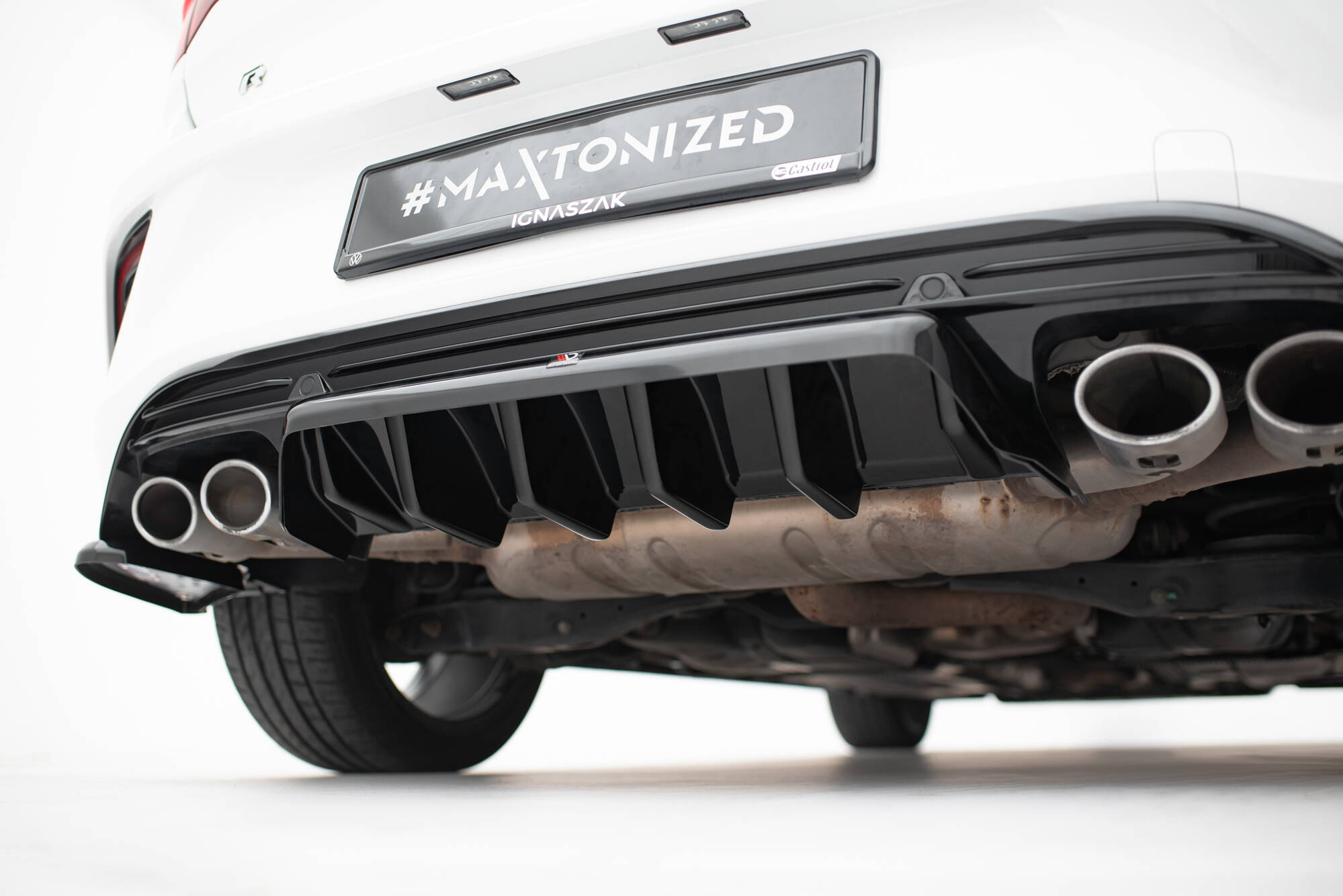 Central Rear Splitter (Vertical Bars) Volkswagen T-Roc R Mk1 - 3