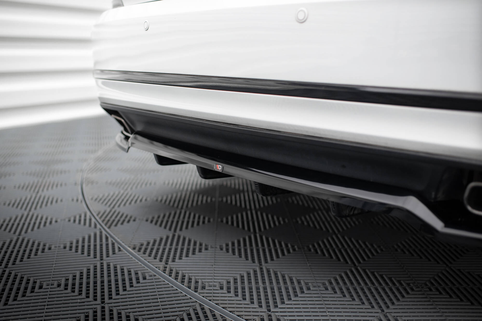 Central Rear Splitter (Vertical Bars) Volkswagen Passat GT B8 Facelift USA - 4
