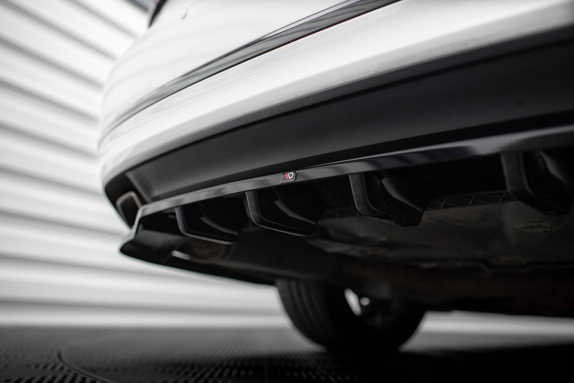 Central Rear Splitter (Vertical Bars) Volkswagen Passat GT B8 Facelift USA - 5