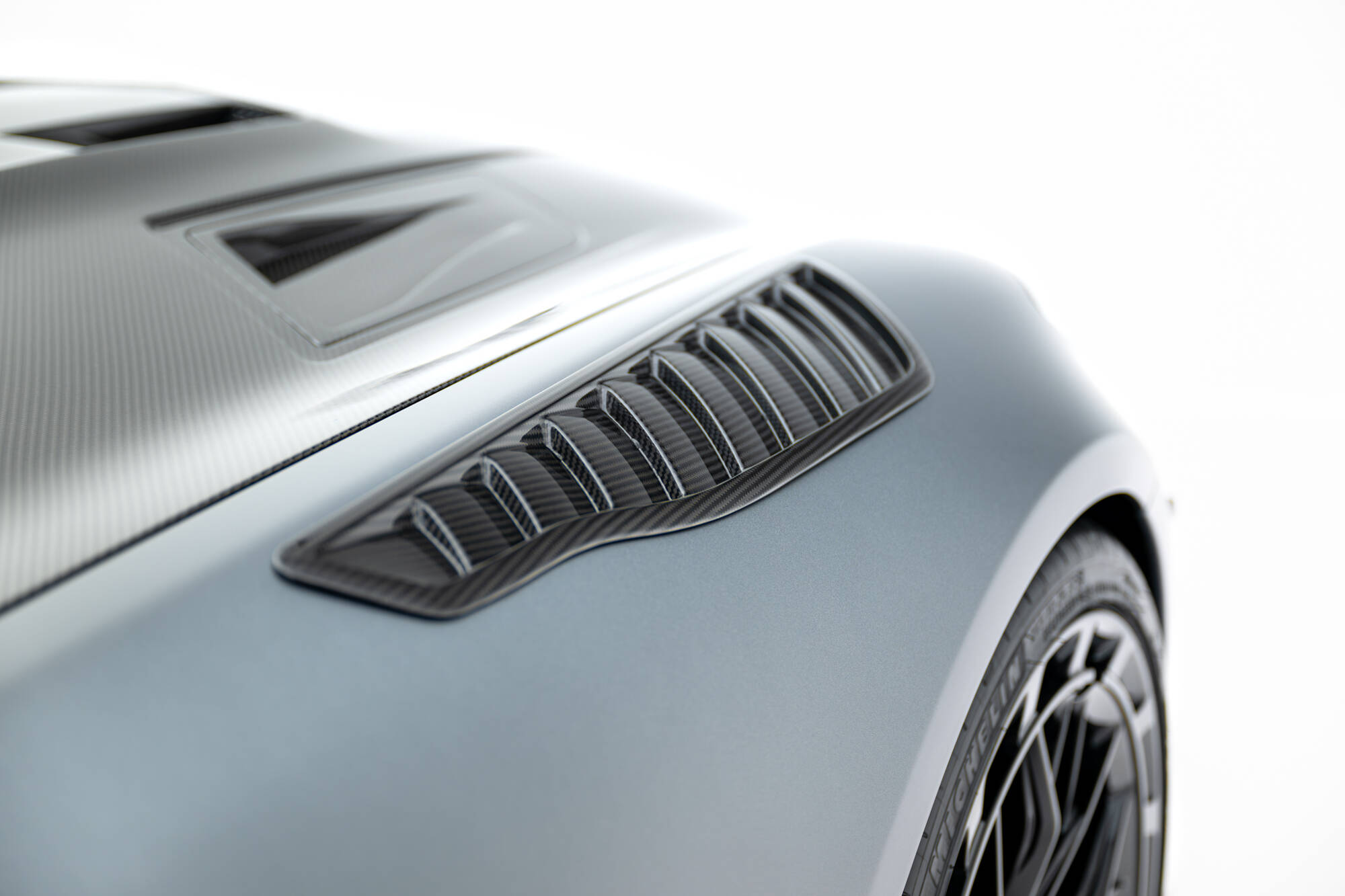 PREPREG CARBON FRONT FENDER SIDE VENTS SUITABLE FOR MERCEDES-AMG GT C C190 FACELIFT – MAXTON DESIGN