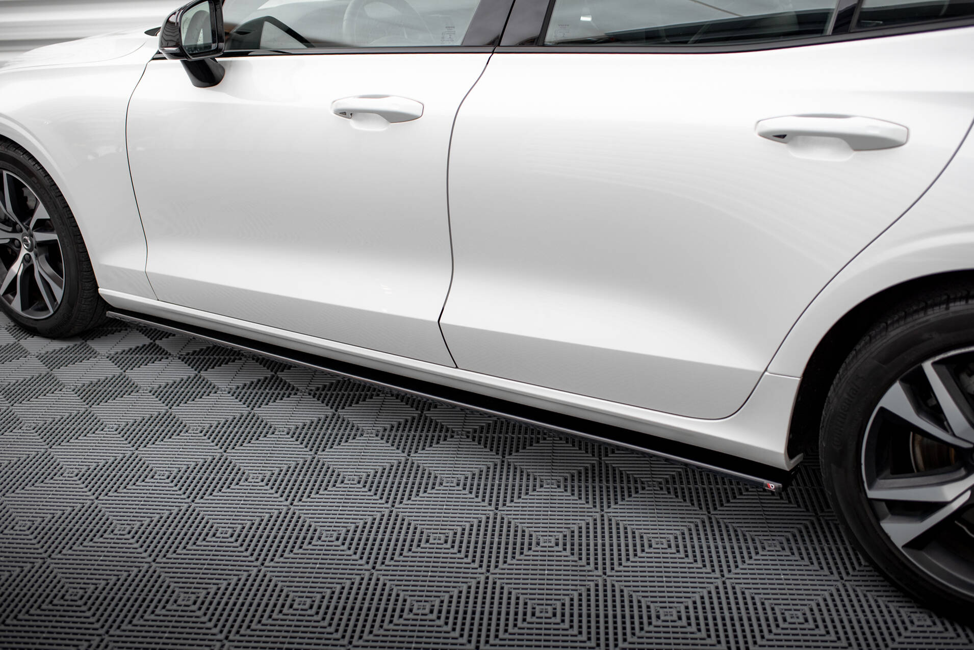 Side Skirts Diffusers V.2 Volvo S60 / V60 R-Design Mk3 - 2