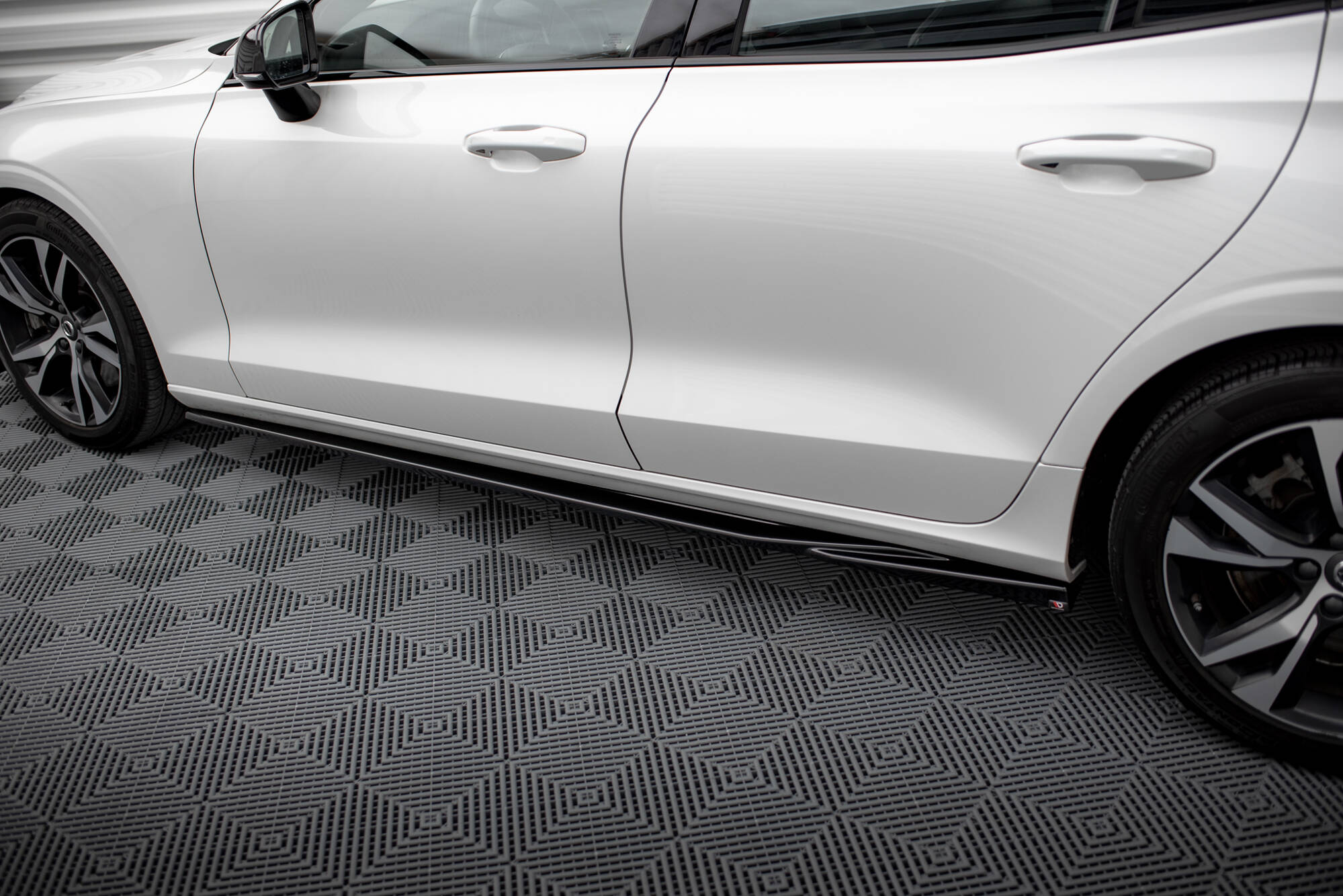 Side Skirts Diffusers V.1 Volvo S60 / V60 R-Design Mk3 - 3