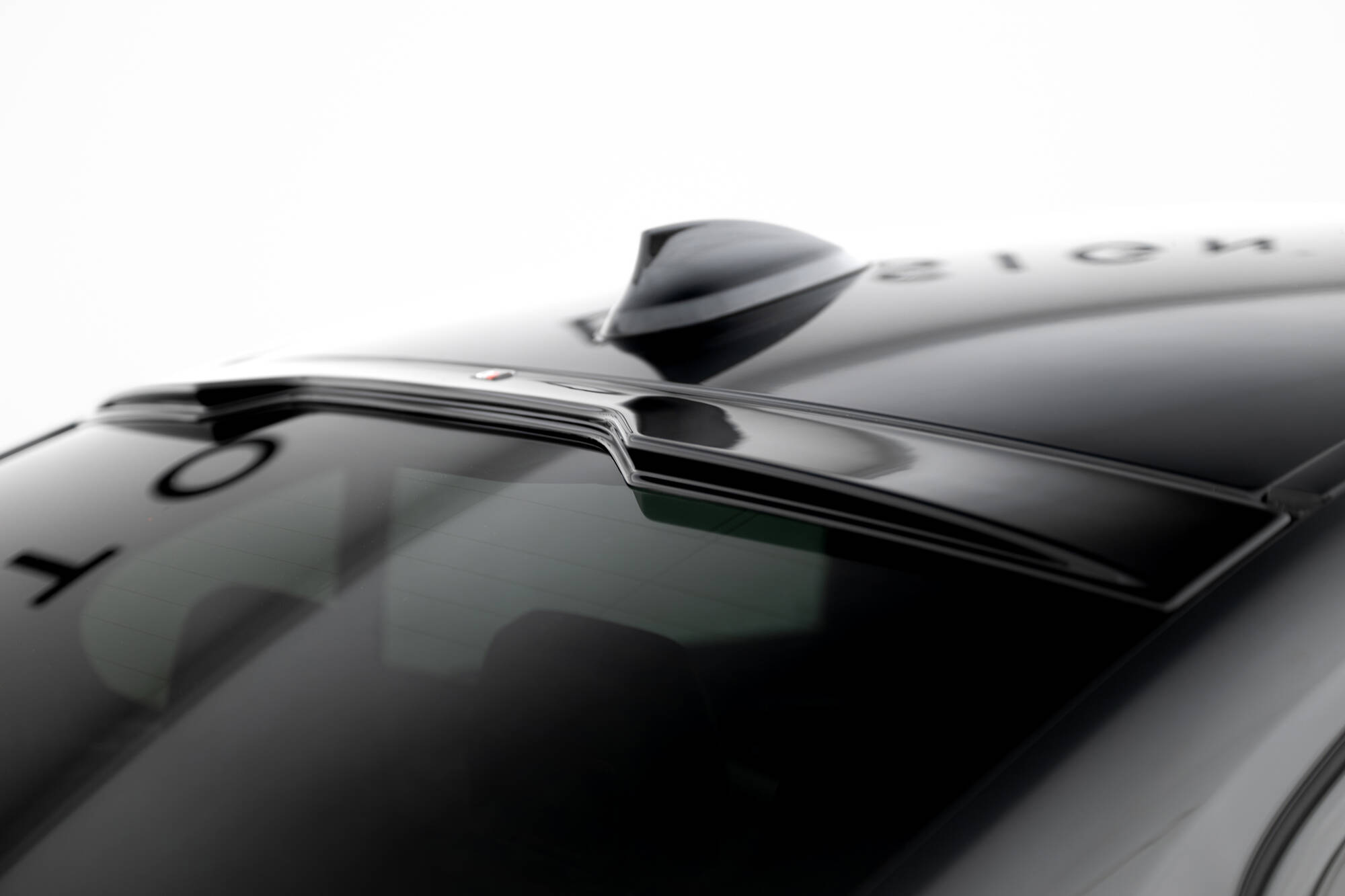 THE EXTENSION OF THE REAR WINDOW SUITABLE FOR BMW M550I / 5 M-PACK SEDAN G30 – MAXTON DESIGN - 5