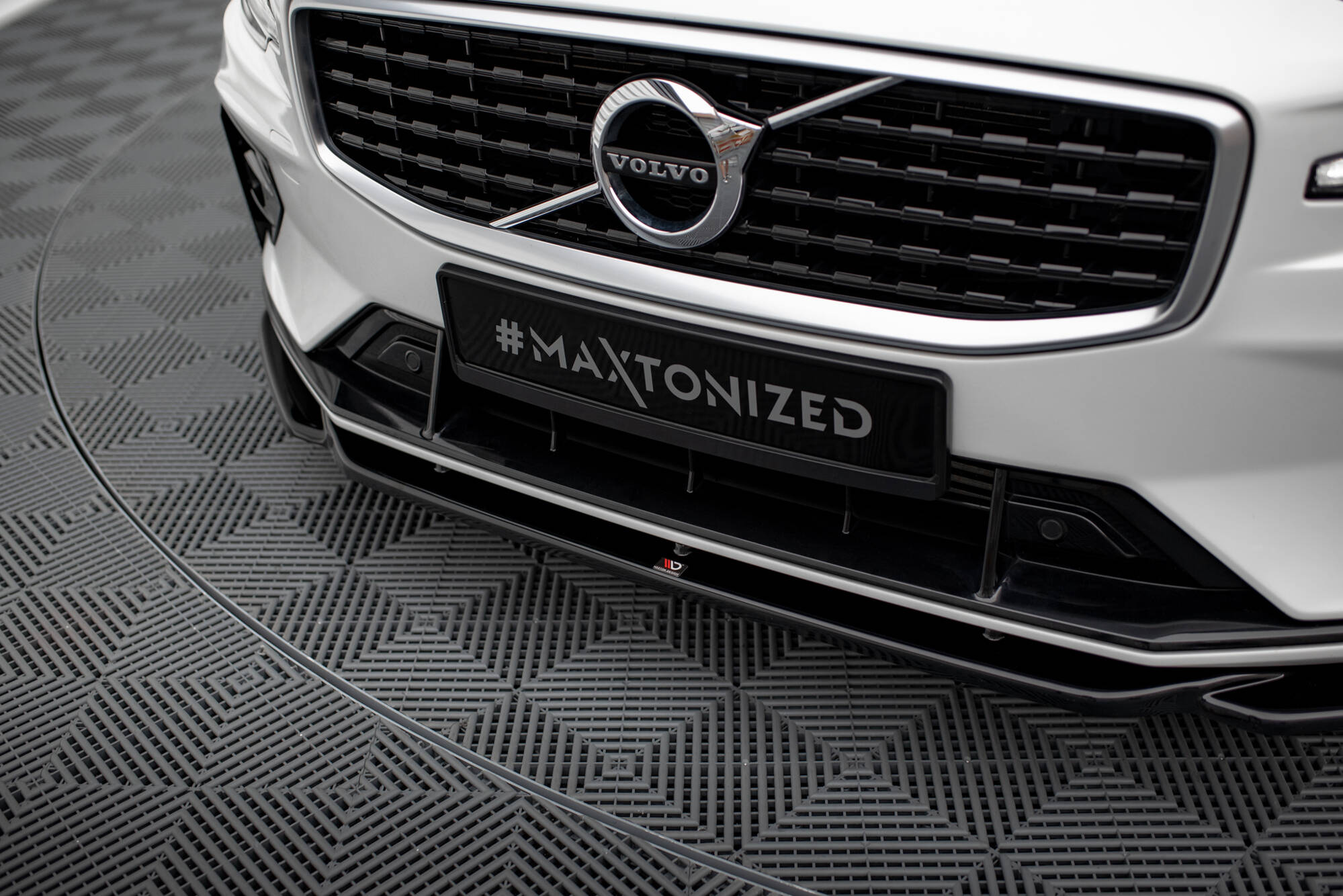 Front Splitter V.2 Volvo S60 / V60 R-Design Mk3 - 4