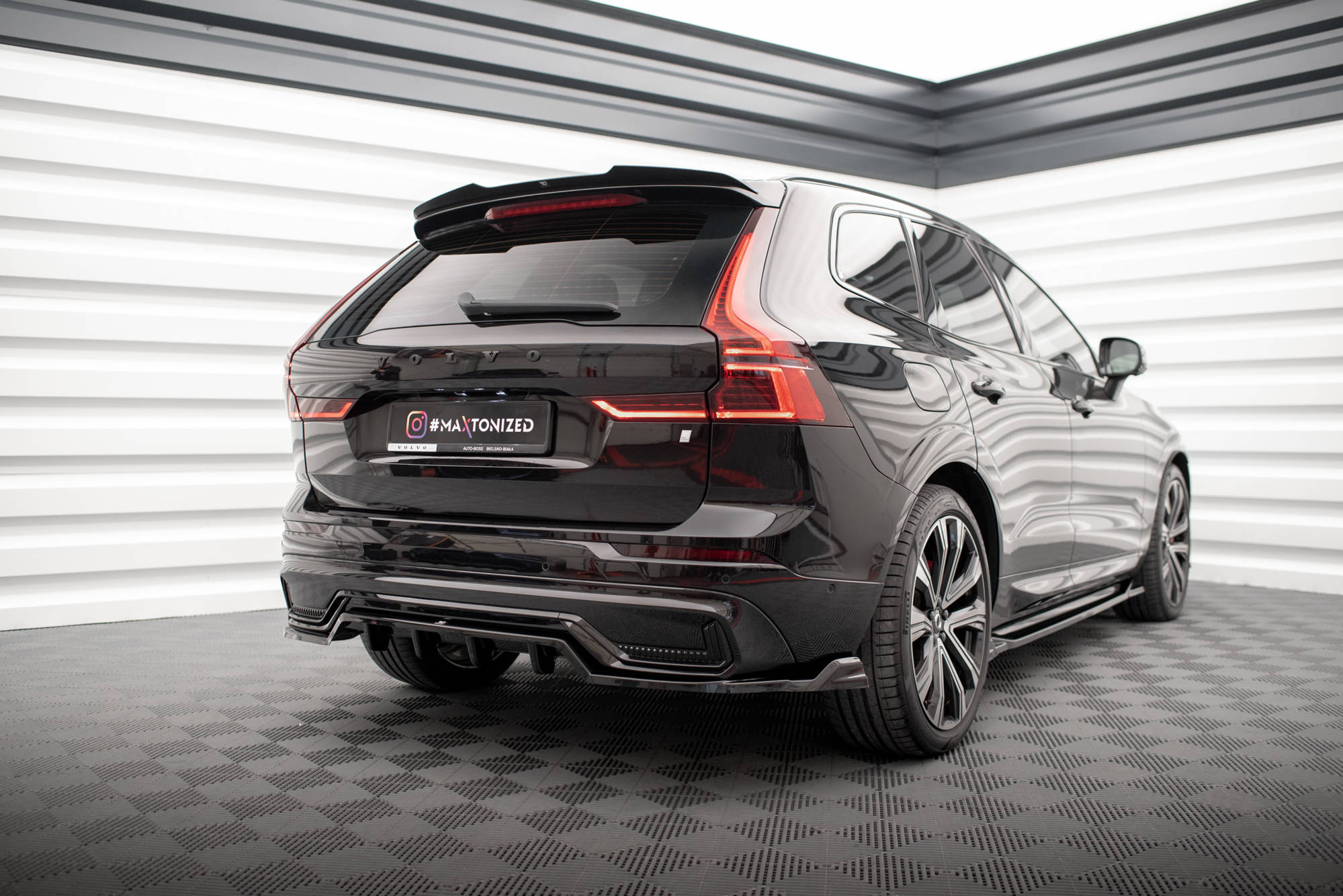 Spoiler CAP Volvo XC60 Mk2 R-Design - 2