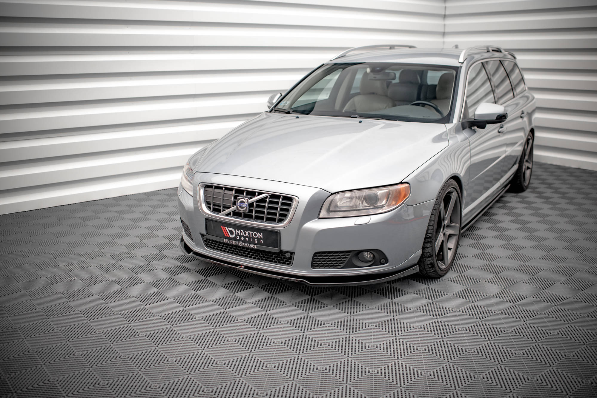 Front Splitter V.2 Volvo V70 MK3 (2007-2013) - 4