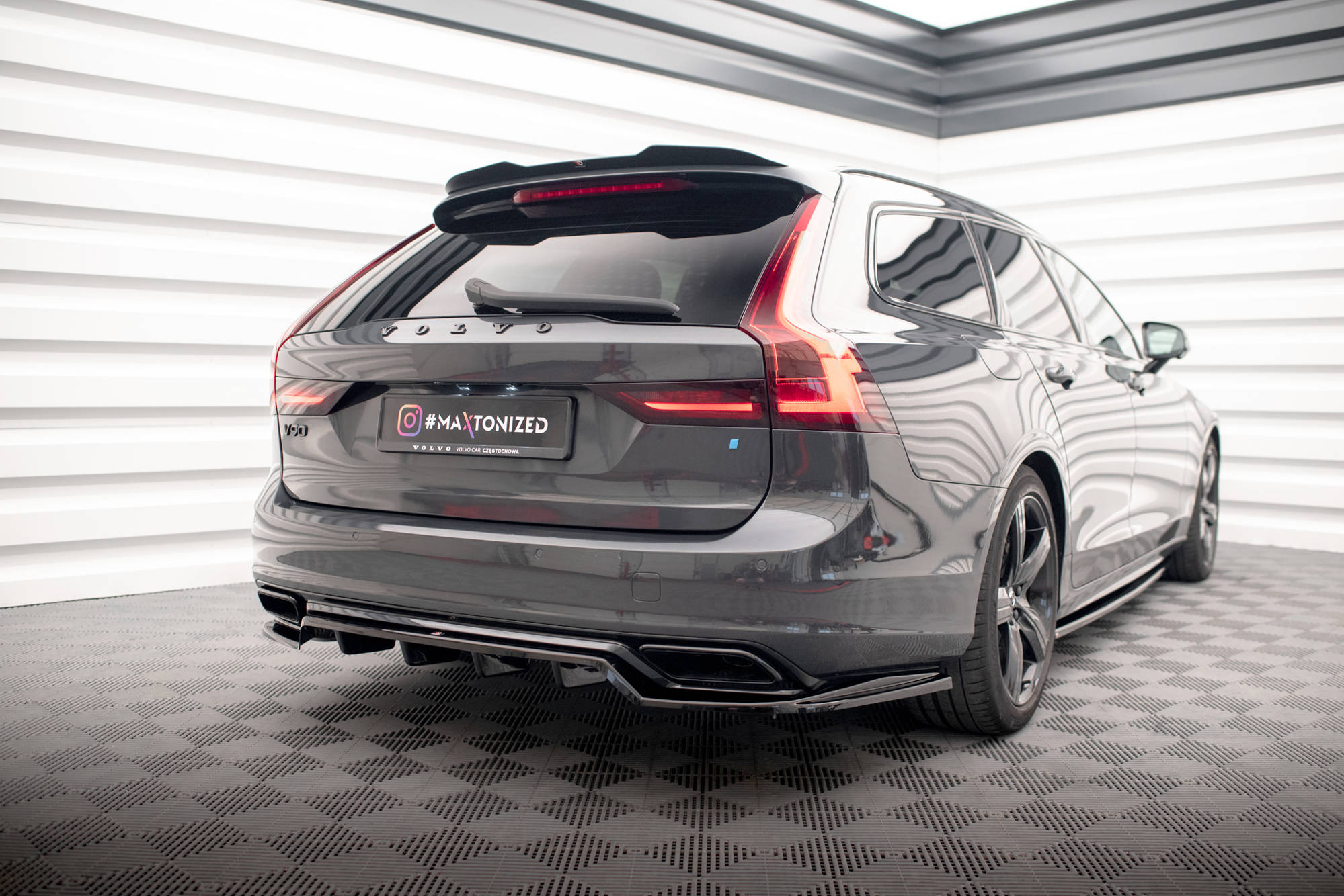Central Rear Splitter (Vertical Bars) Volvo V90 / S90 R-Design Mk2 - 3