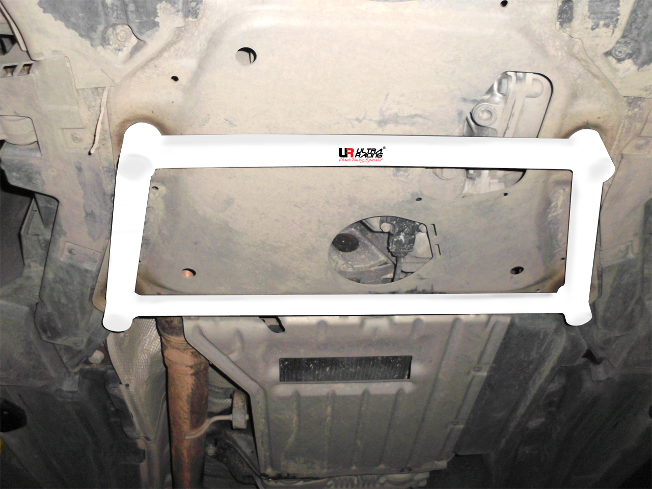BMW X6 E71 08+ ULTRARACING 4-POINT FRONT LOWER BRACE
