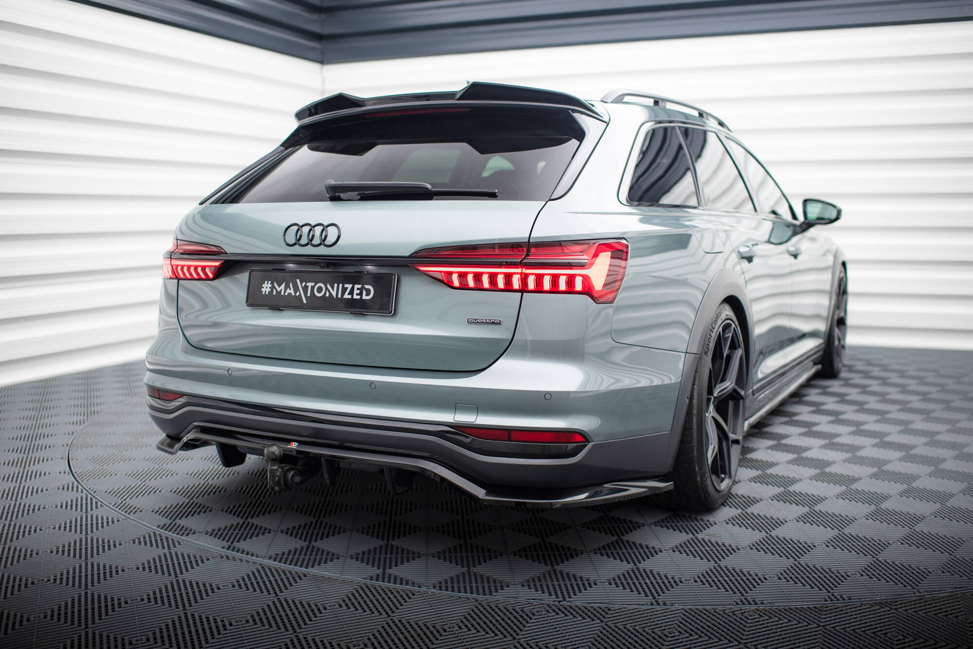 Central Rear Splitter (Vertical Bars) Audi A6 Allroad C8 - 2