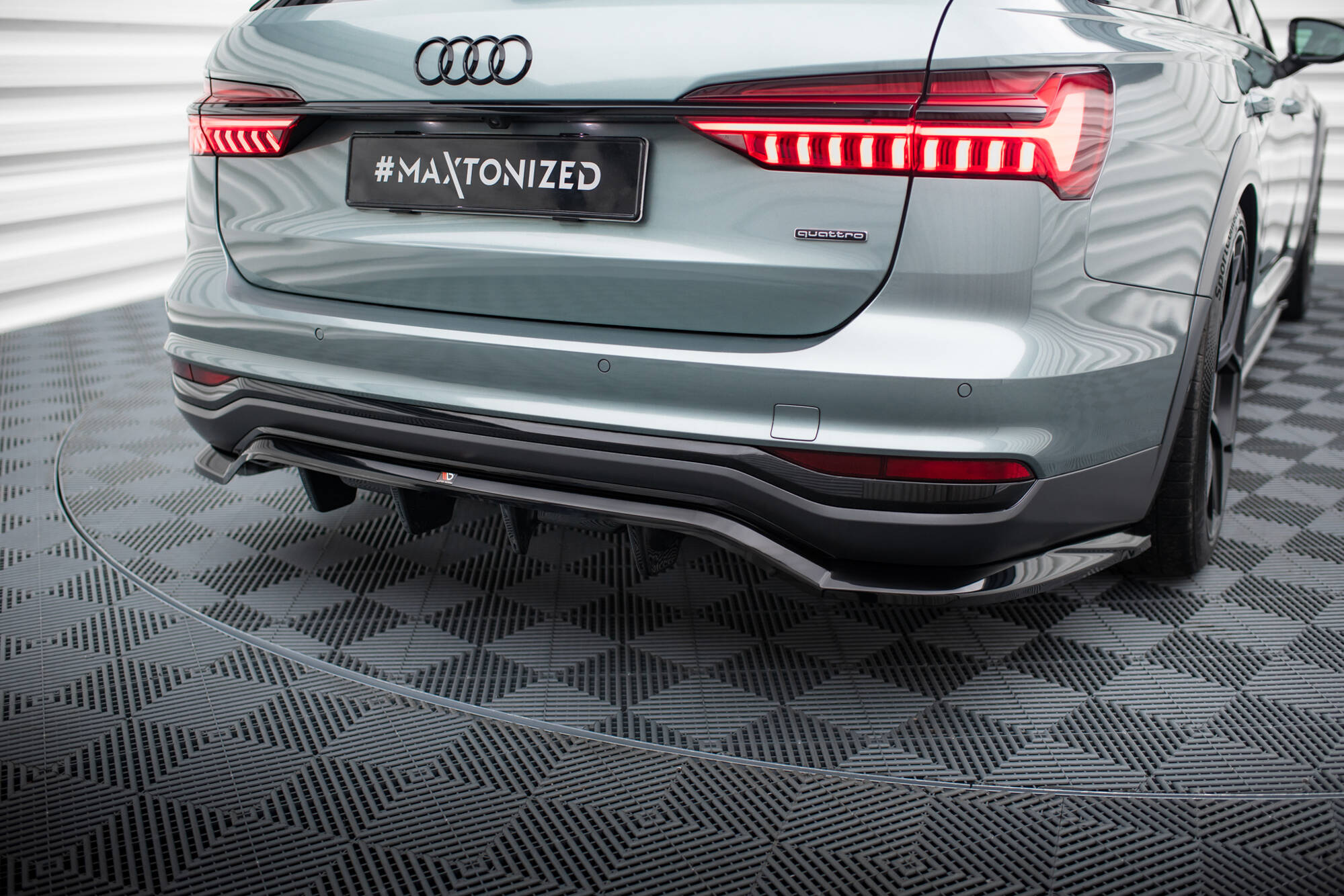 Central Rear Splitter (Vertical Bars) Audi A6 Allroad C8 - 6