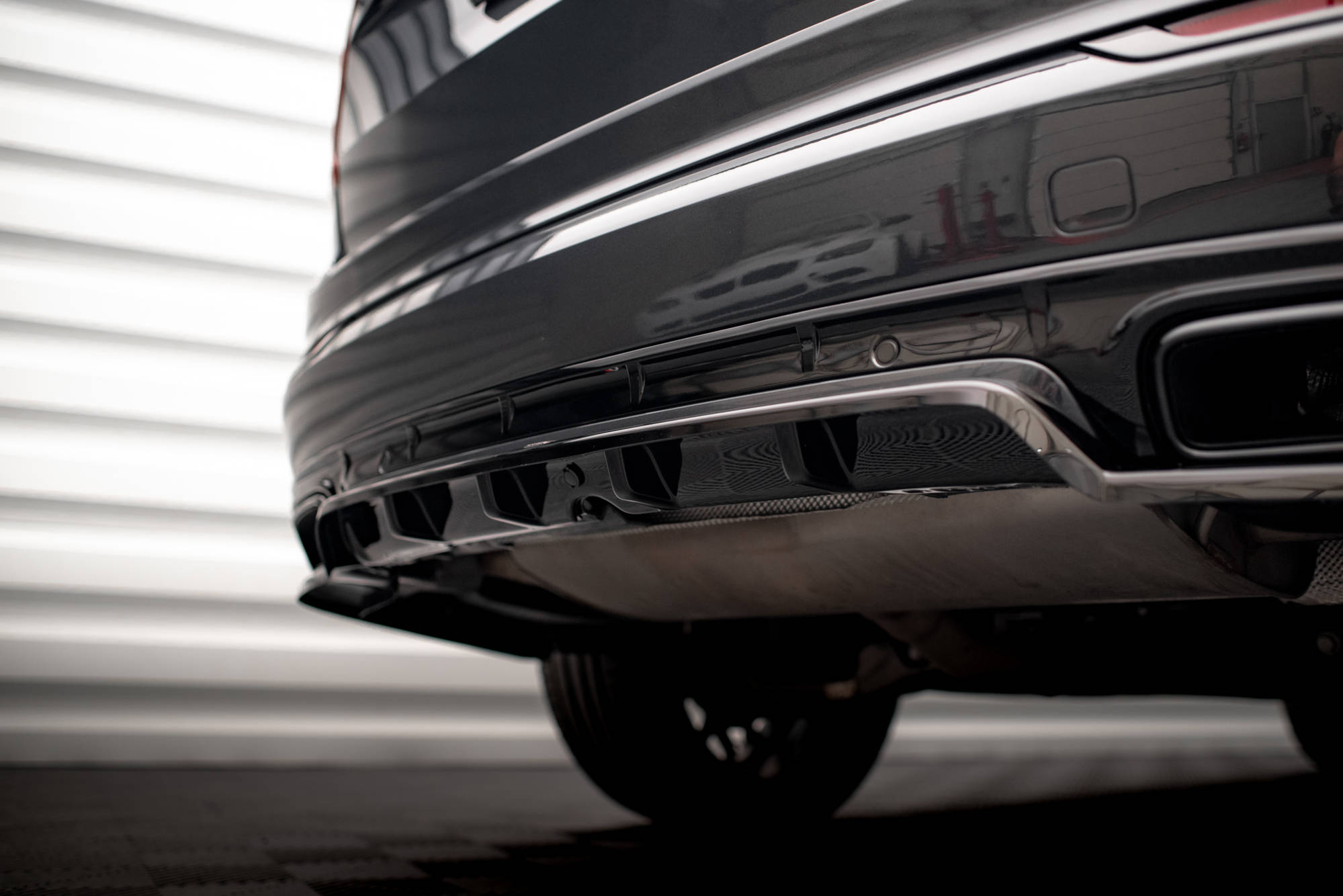 Central Rear Splitter (Vertical Bars) Volvo XC90 R-Design Mk2 Facelift - 5