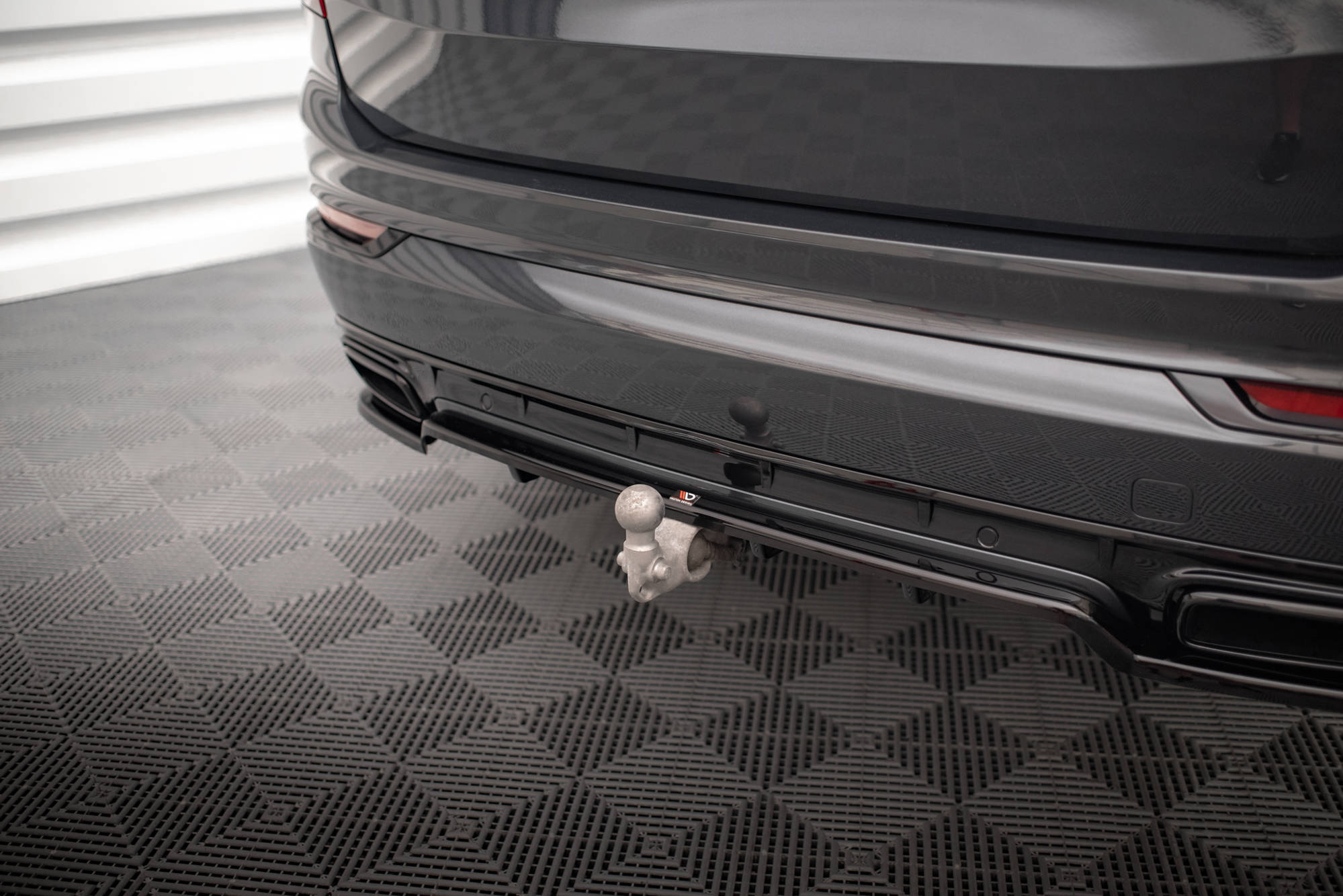 Central Rear Splitter (Vertical Bars) Volvo XC90 R-Design Mk2 Facelift - 7