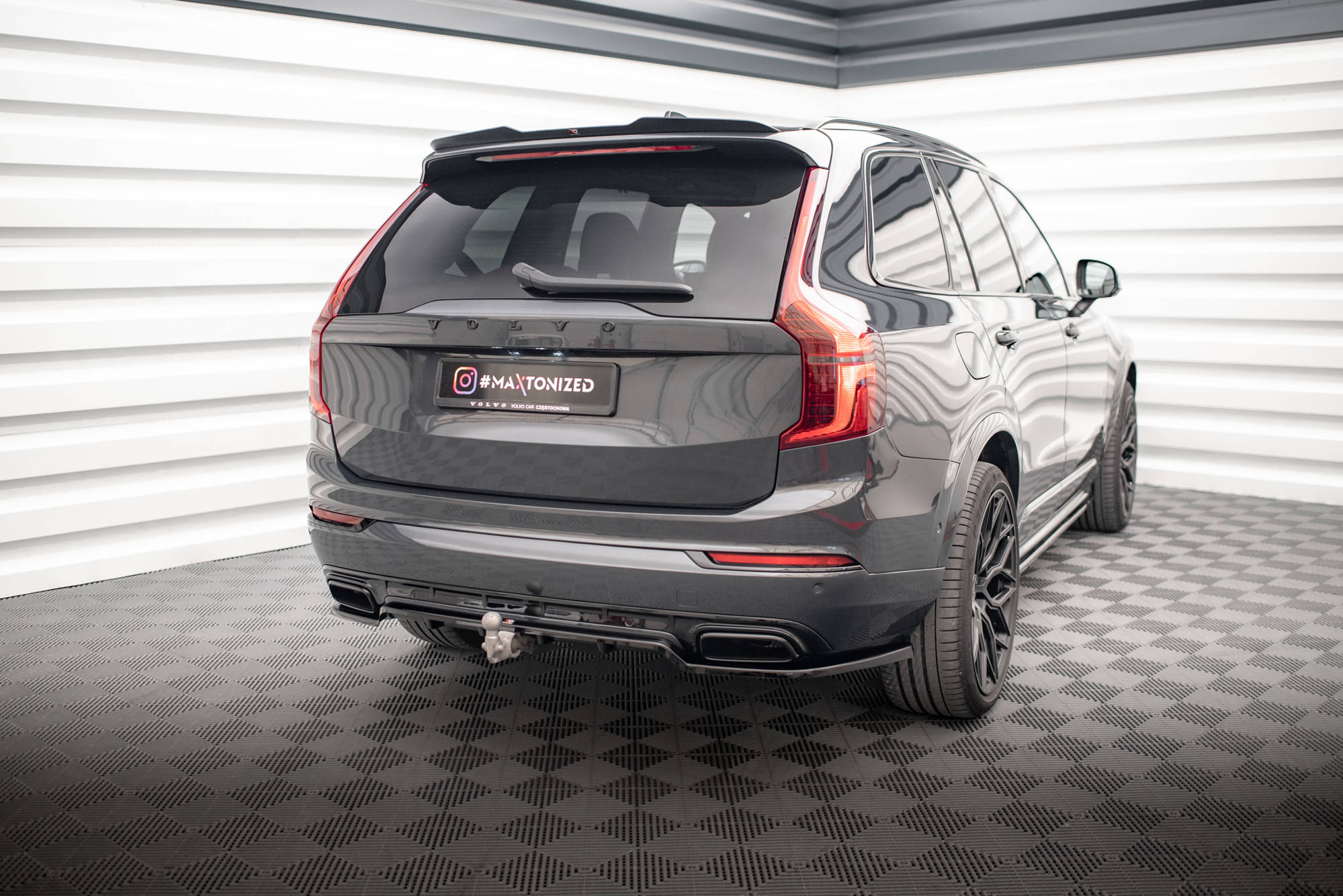 Central Rear Splitter (Vertical Bars) Volvo XC90 R-Design Mk2 Facelift - 6