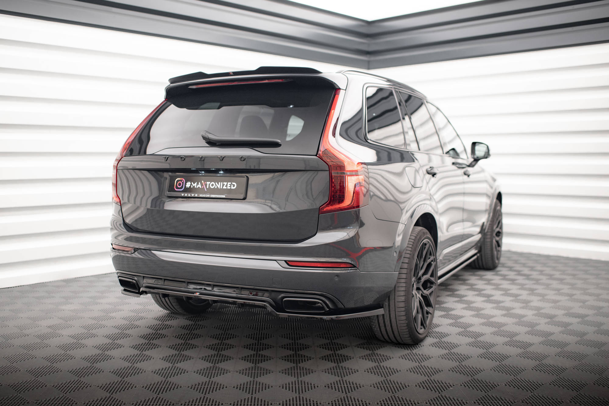 Central Rear Splitter (Vertical Bars) Volvo XC90 R-Design Mk2 Facelift - 3