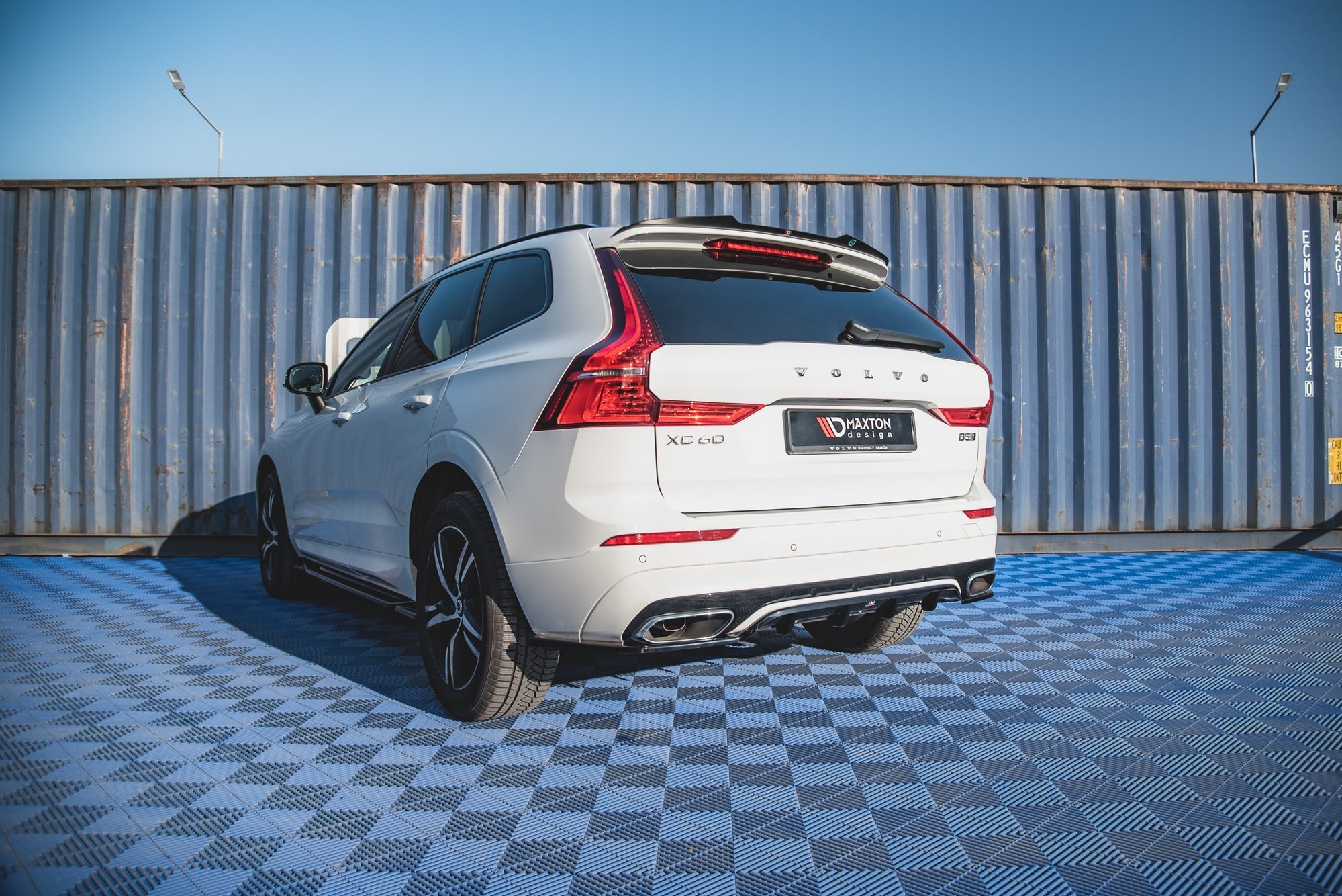 Central Rear Splitter (Vertical Bars) Volvo XC60 Mk2 R-Design - 6