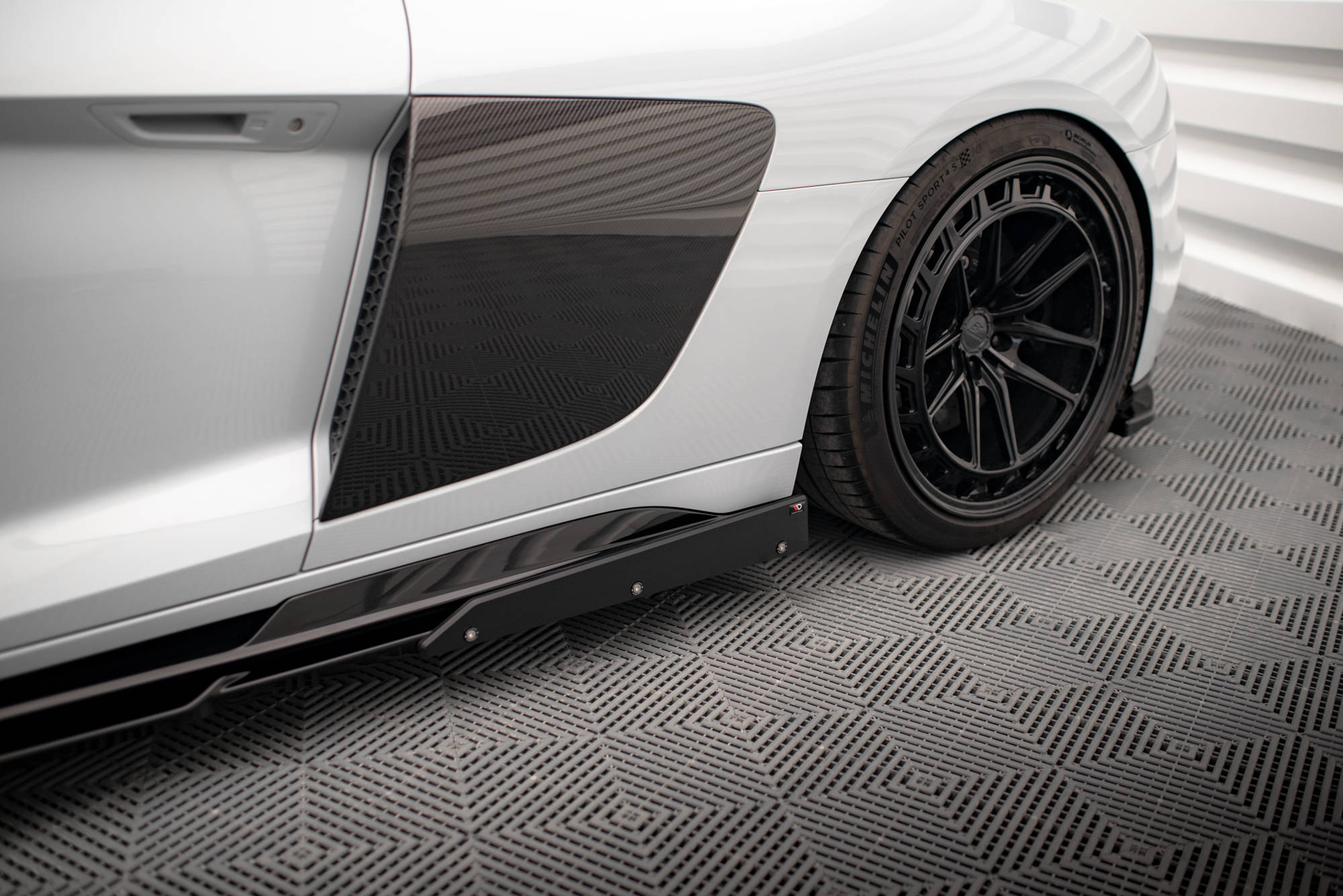 Side Skirts Diffusers V.2 + Flaps Audi R8 Mk2 Facelift - 5