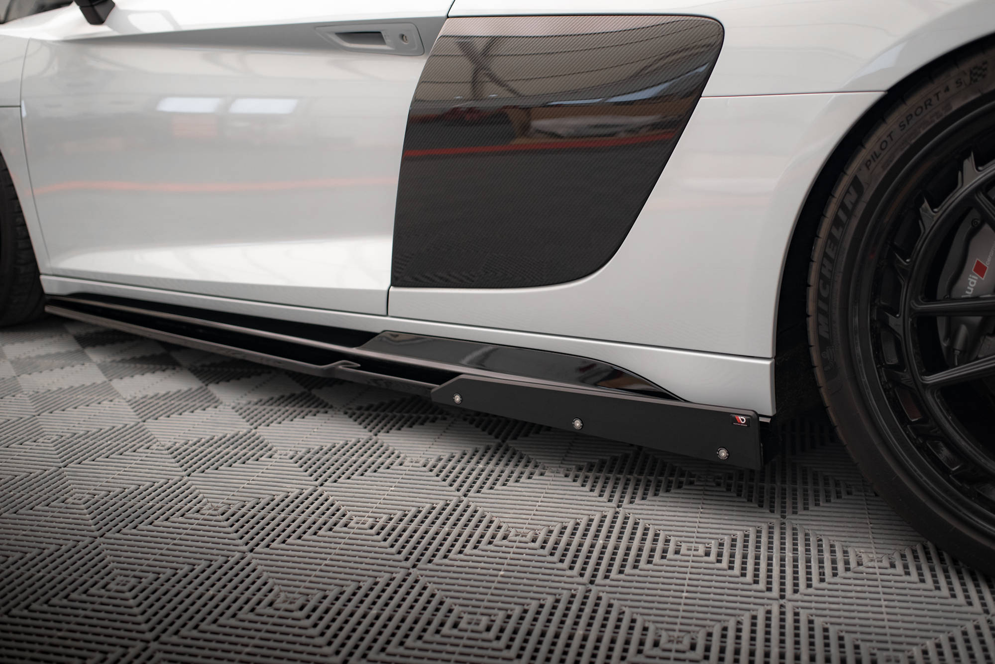 Side Skirts Diffusers V.2 + Flaps Audi R8 Mk2 Facelift - 3