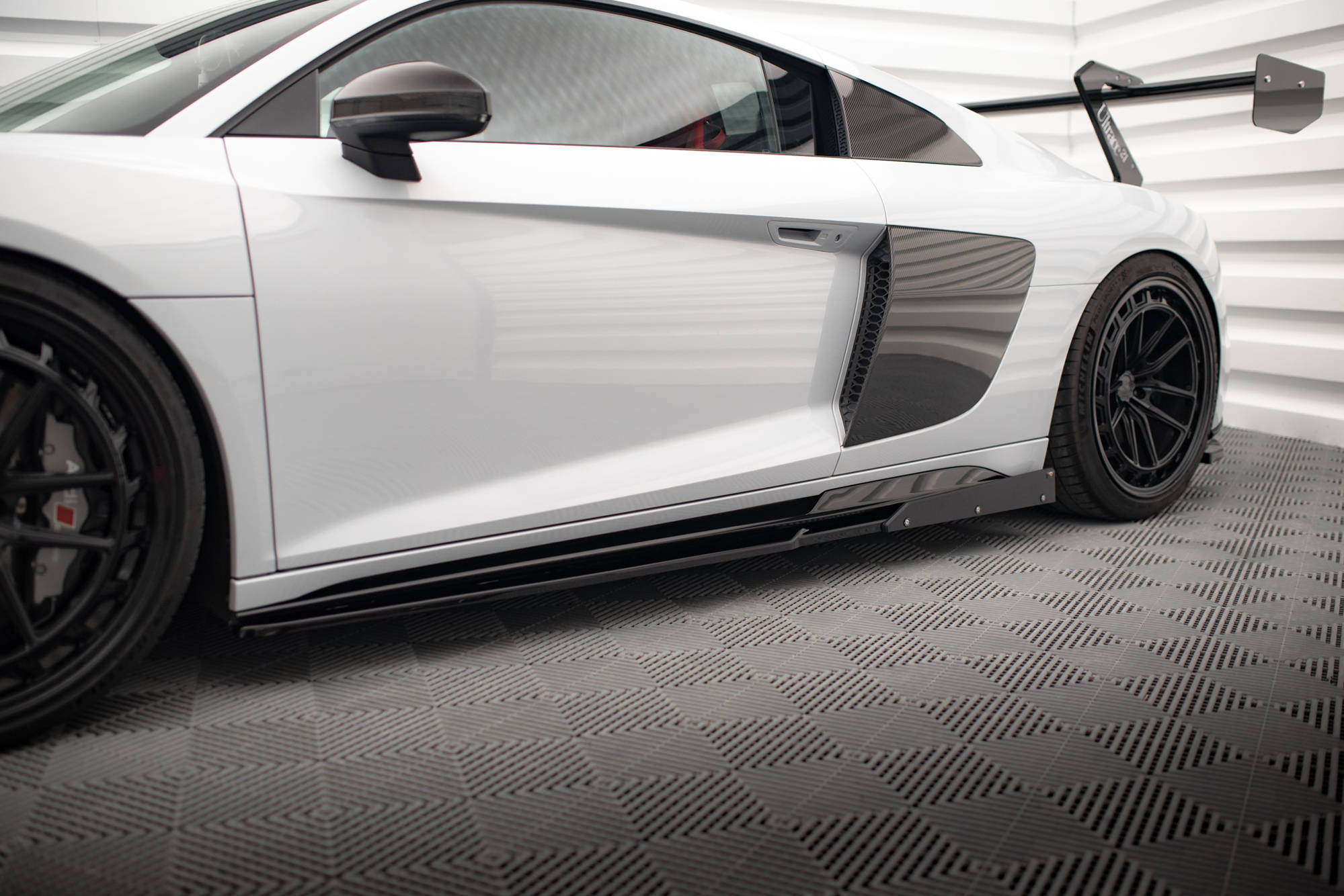 Side Skirts Diffusers V.2 + Flaps Audi R8 Mk2 Facelift - 2
