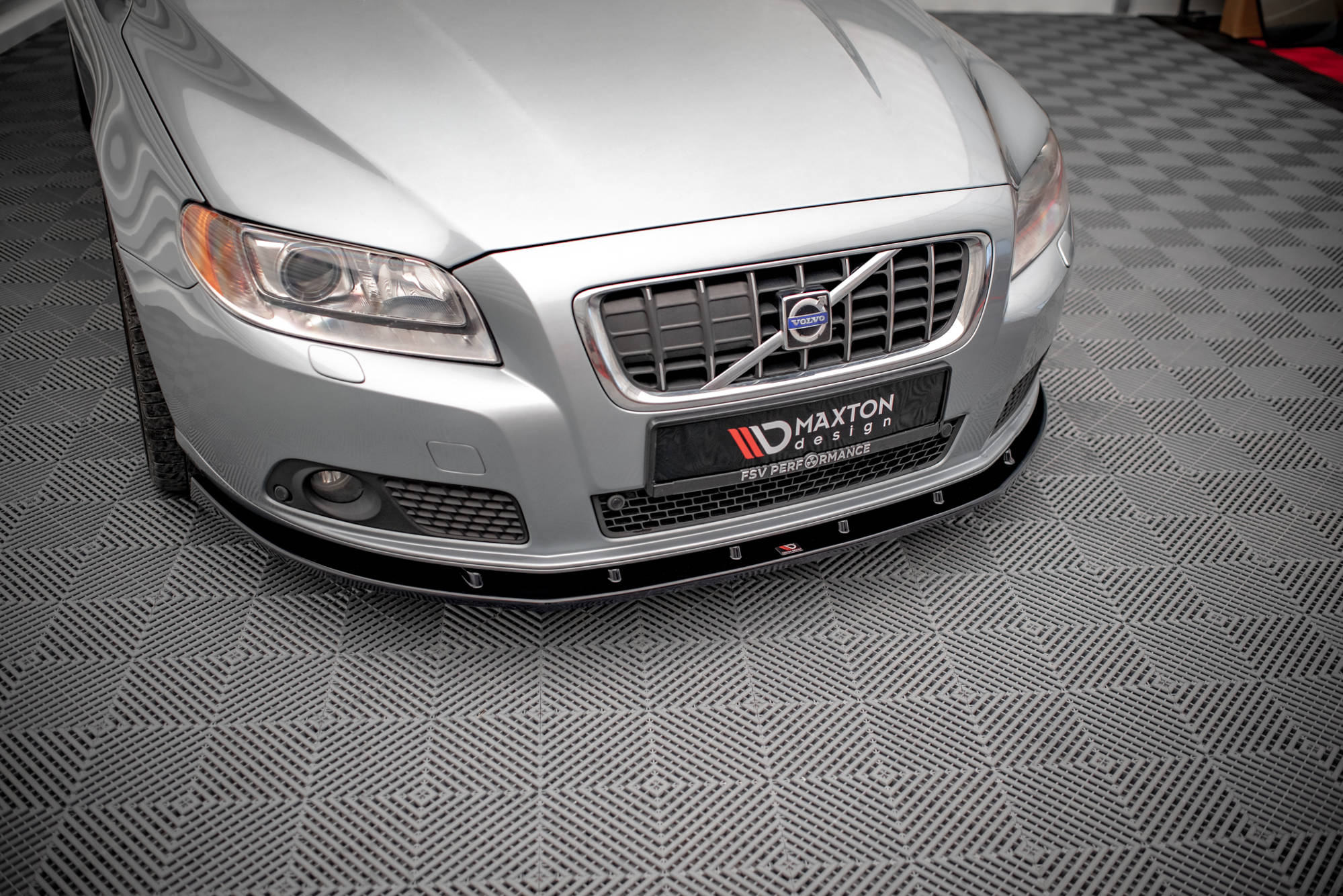 Front Splitter V.1 Volvo V70 MK3 (2007-2013) - 3