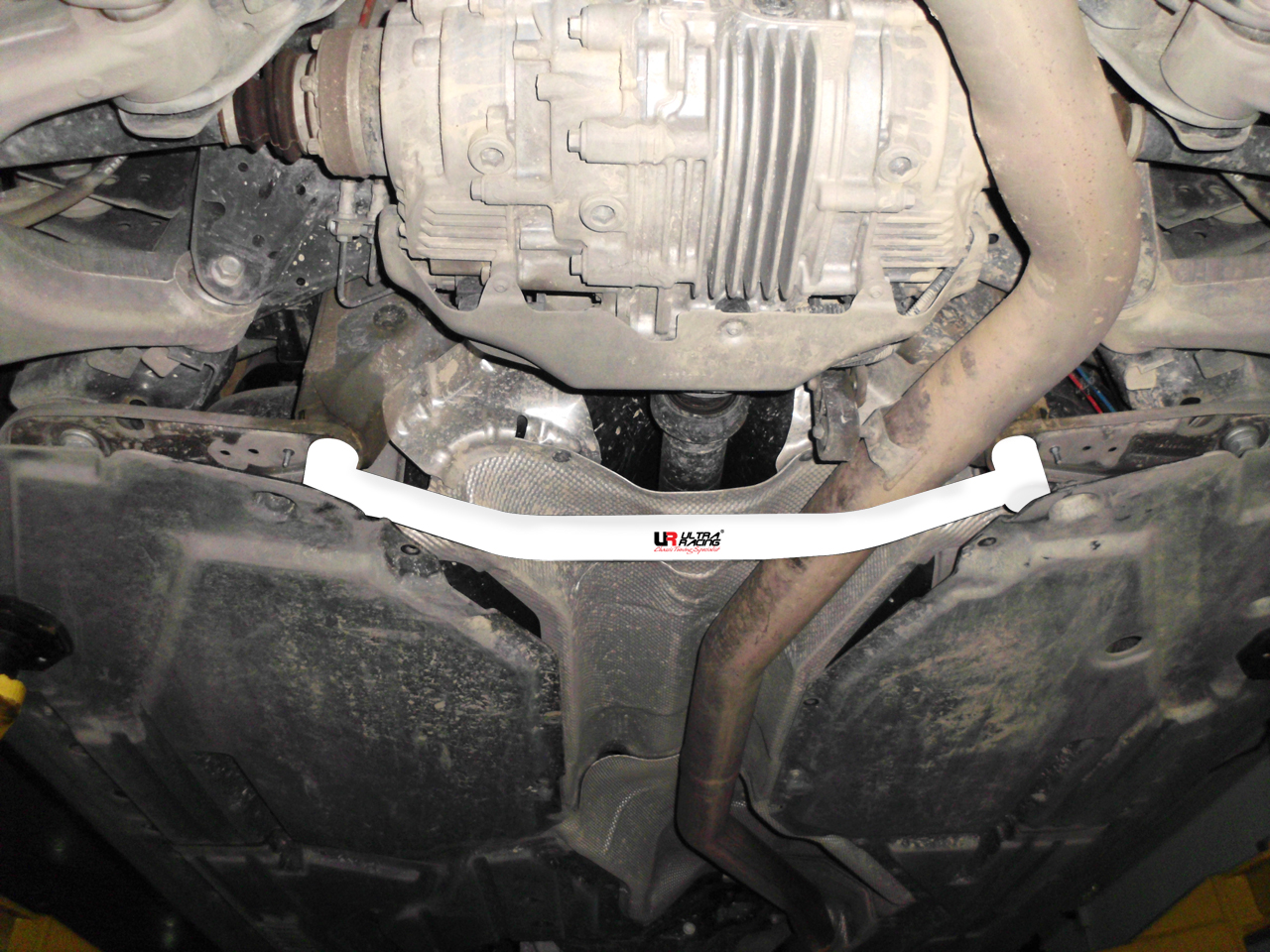 BMW X6 E71 3.0T 08+ ULTRARACING 2-POINT REAR LOWER TIEBAR
