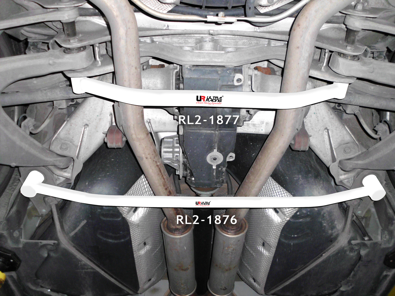 AUDI S8 06-10 D3 ULTRARACING 2-POINT REAR LOWER TIEBAR 1877