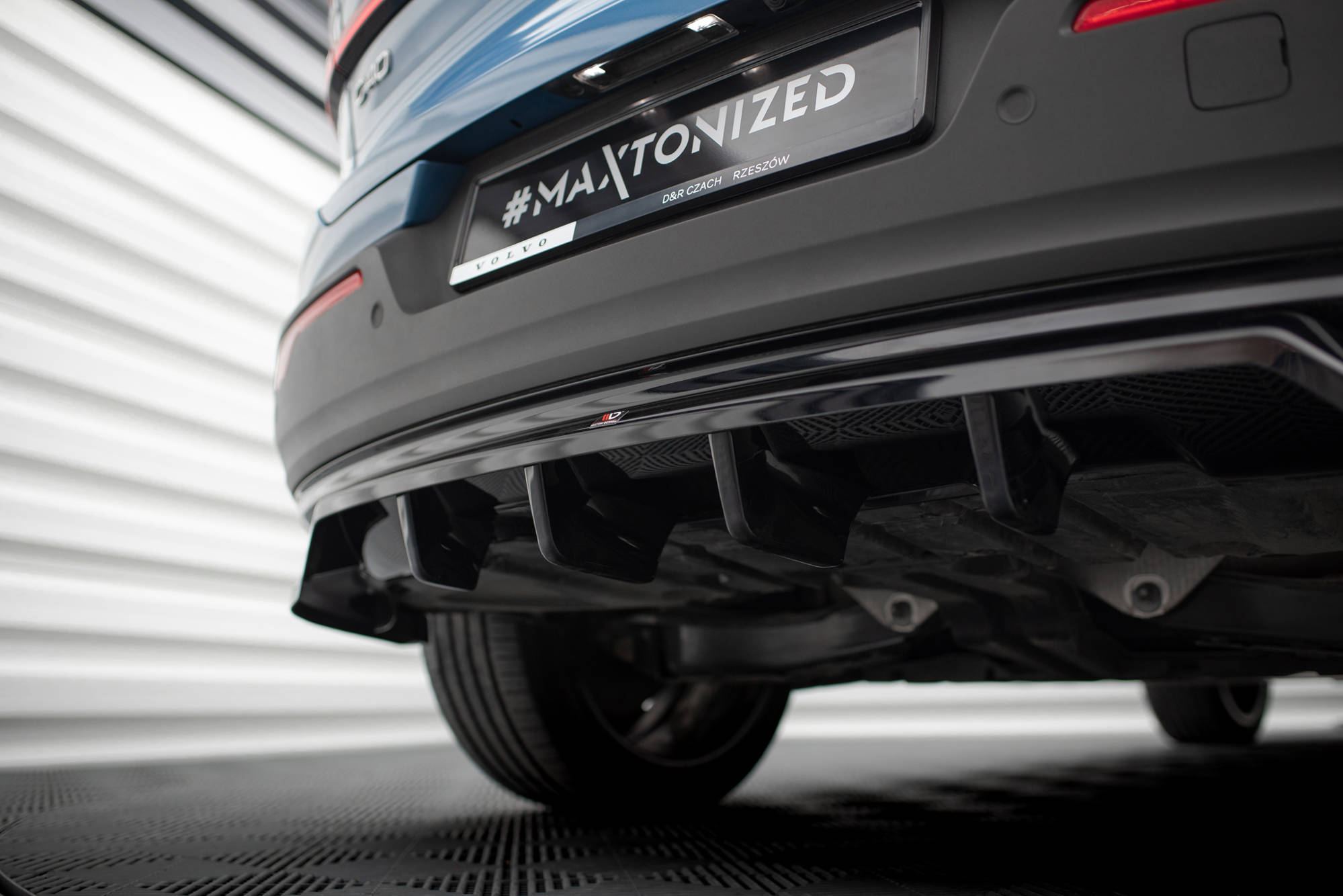 Central Rear Splitter (Vertical Bars) Volvo C40 Mk1 - 2