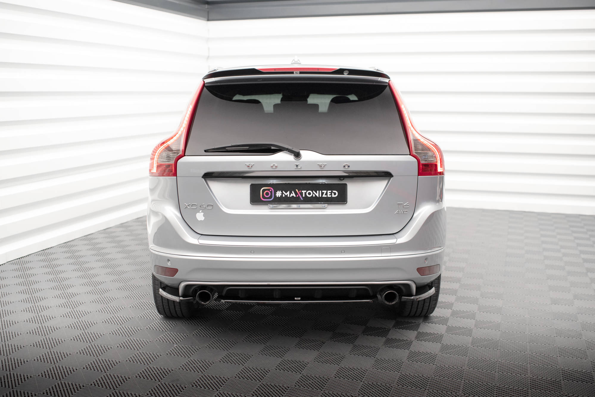 Central Rear Splitter Volvo XC60 R-Design Mk1 Facelift - 2