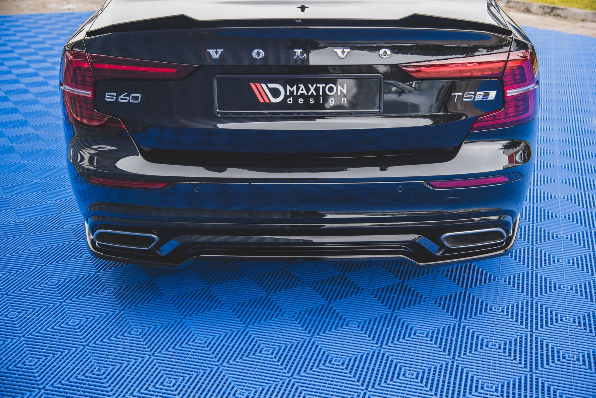 Central Rear Splitter Volvo S60 / V60 R-Design Mk3 - 4