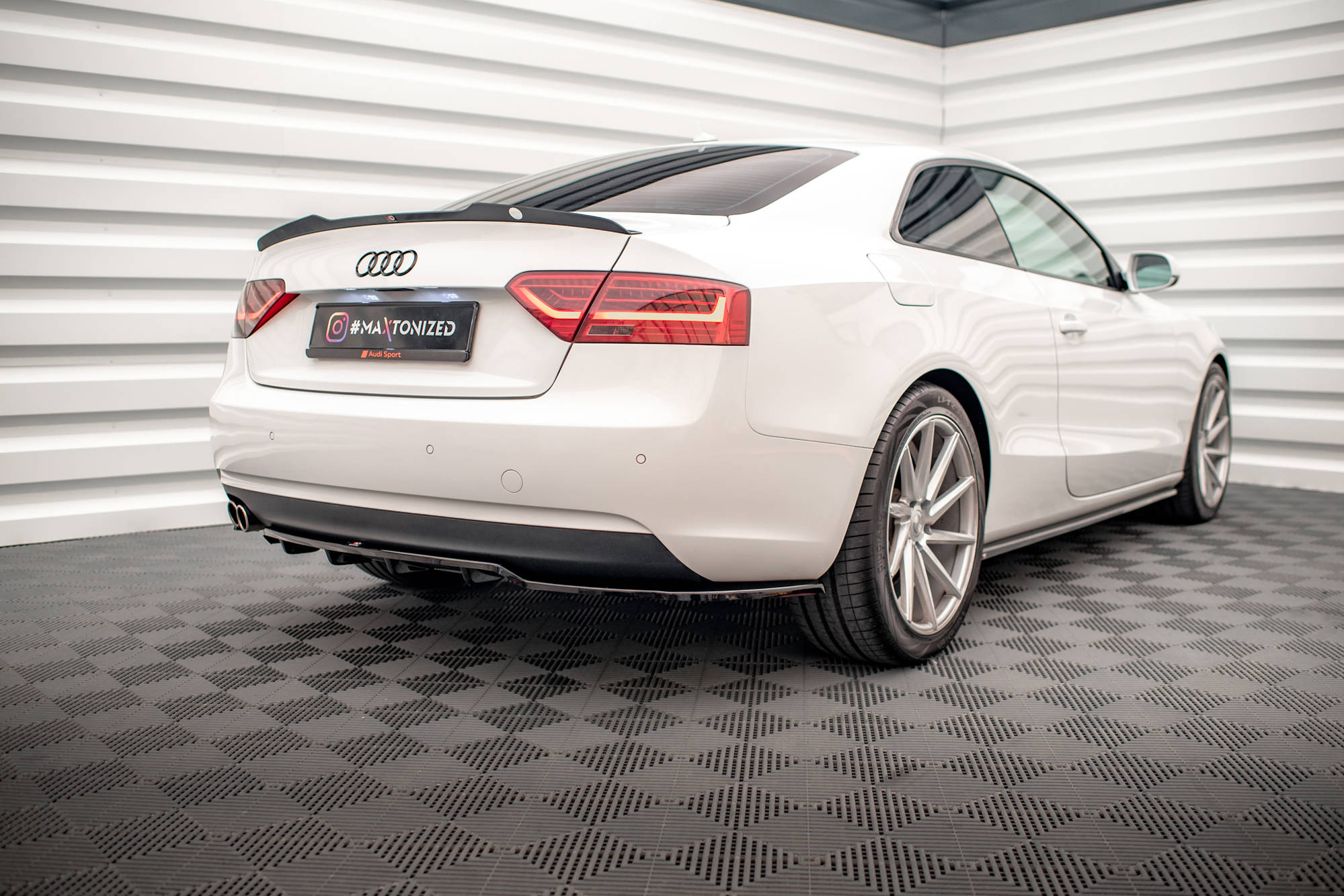 Central Rear Splitter (Vertical Bars) Audi A5 Coupe 8T Facelift - 6