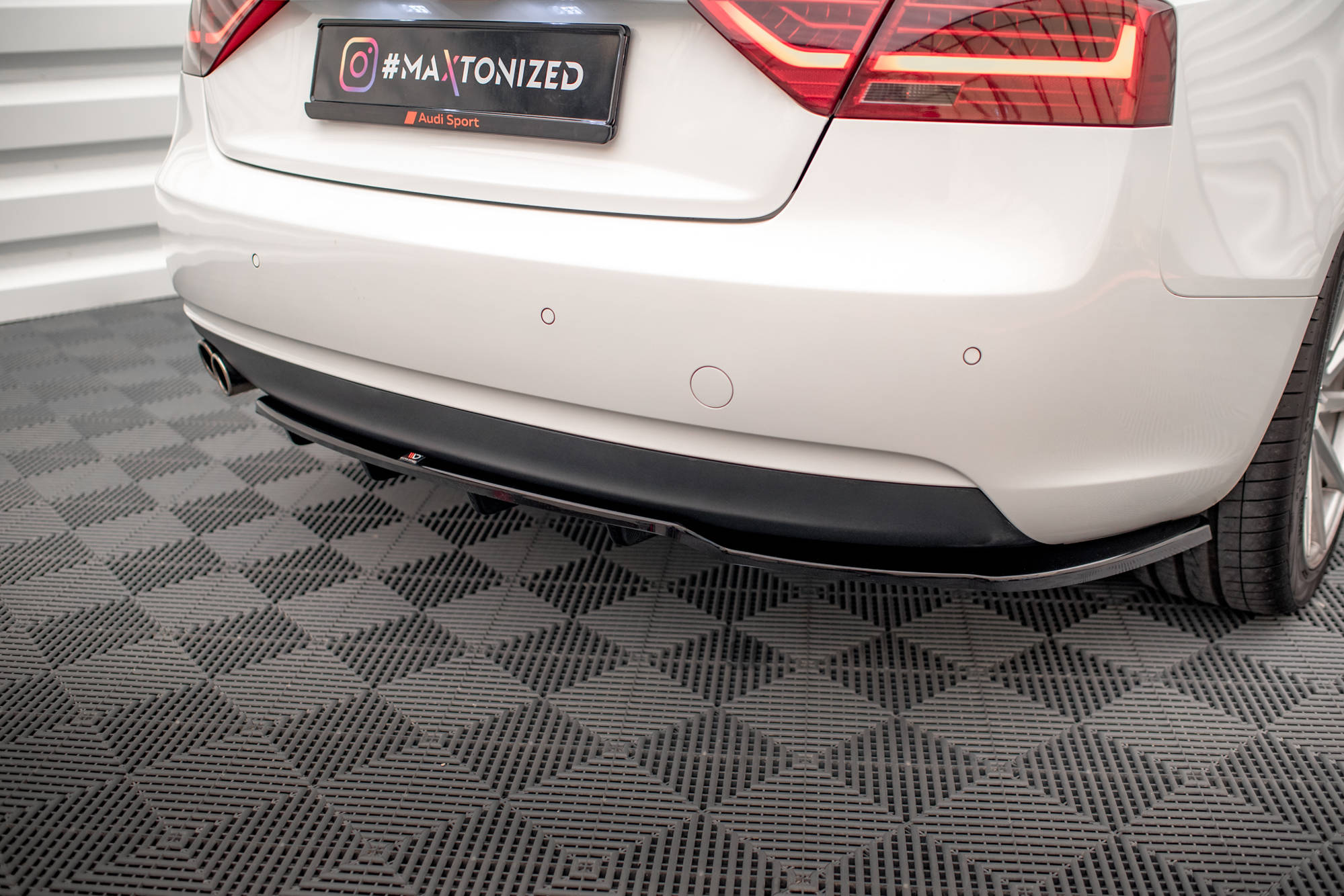 Central Rear Splitter (Vertical Bars) Audi A5 Coupe 8T Facelift - 2
