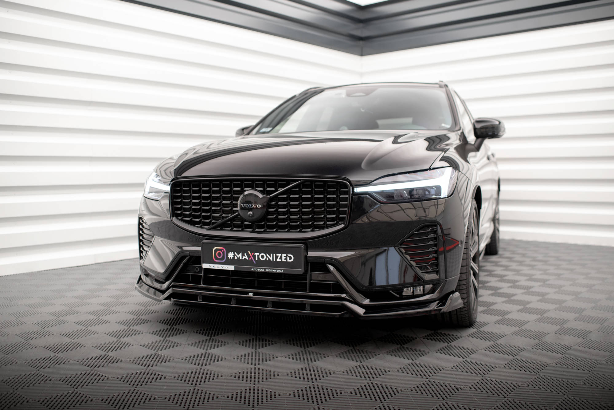 Front Splitter Volvo XC60 R-Design Mk2 Facelift - 4