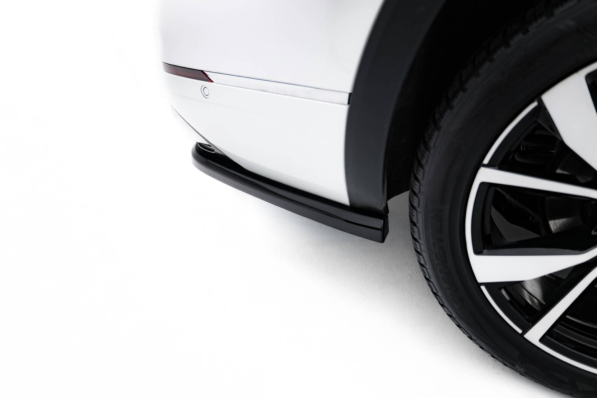 REAR SPLITTER (WITH VERTICAL BARS) SUITABLE FOR VOLKSWAGEN ATLAS R-LINE MK1 FACELIFT 2 – MAXTON DESIGN - 6