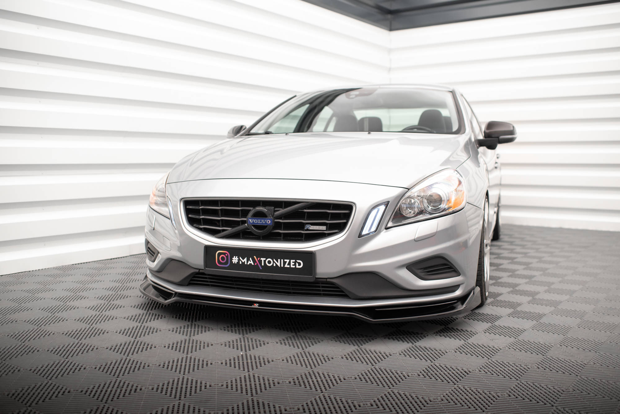 Front Splitter V.2 Volvo S60 R-Design Mk2 - 4