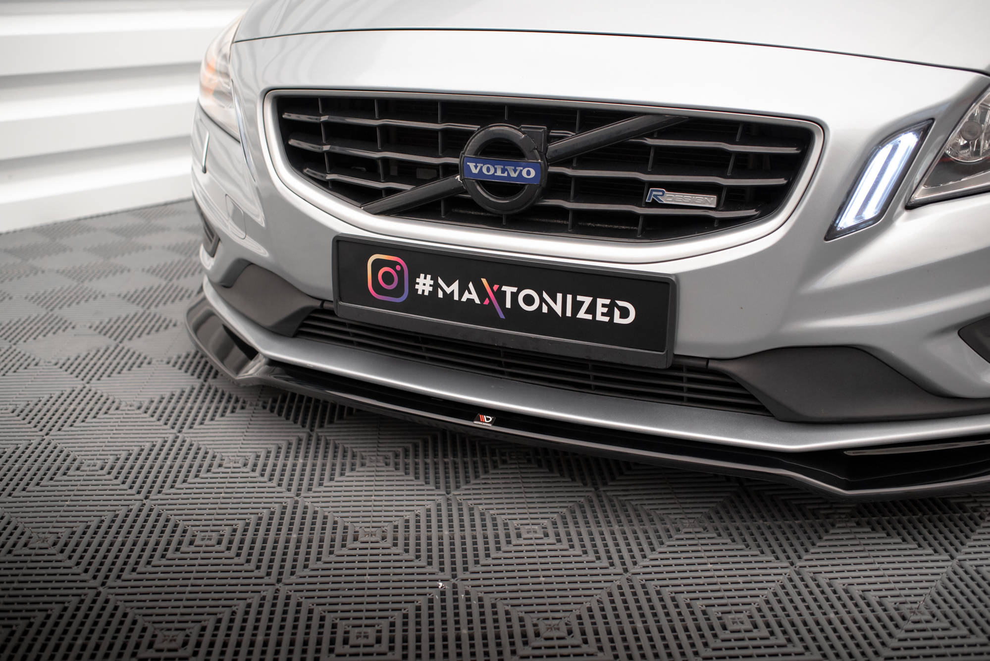 Front Splitter V.2 Volvo S60 R-Design Mk2 - 3